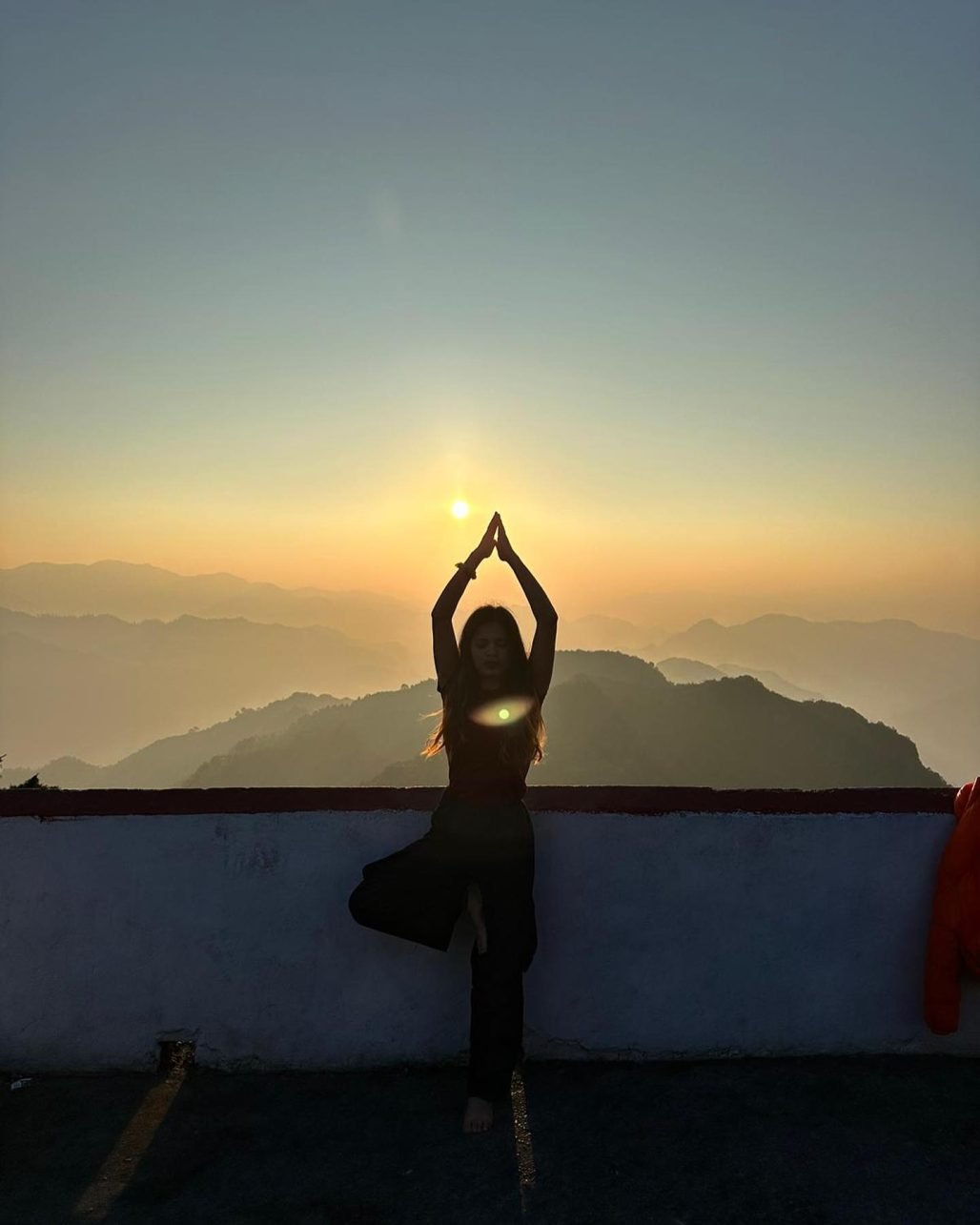 - Escola Arogya Yoga: Melhor Escolha para Viajantes de Yoga em Rishikesh Yoga da Hora Golden na Escola Arogya Yoga em Rishikesh, Índia.