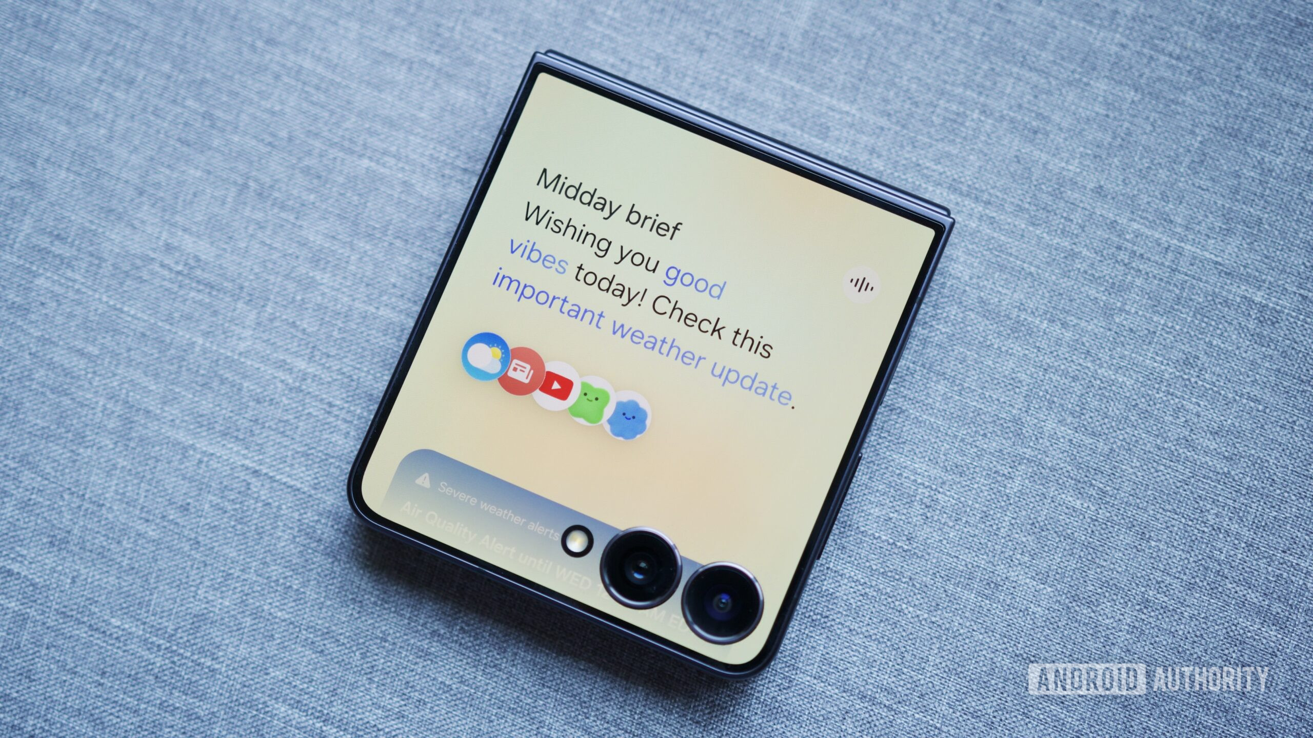 análise do samsung galaxy z flip 7 agora breve Agora breve execução na tela externa do Galaxy Z Flip 7.