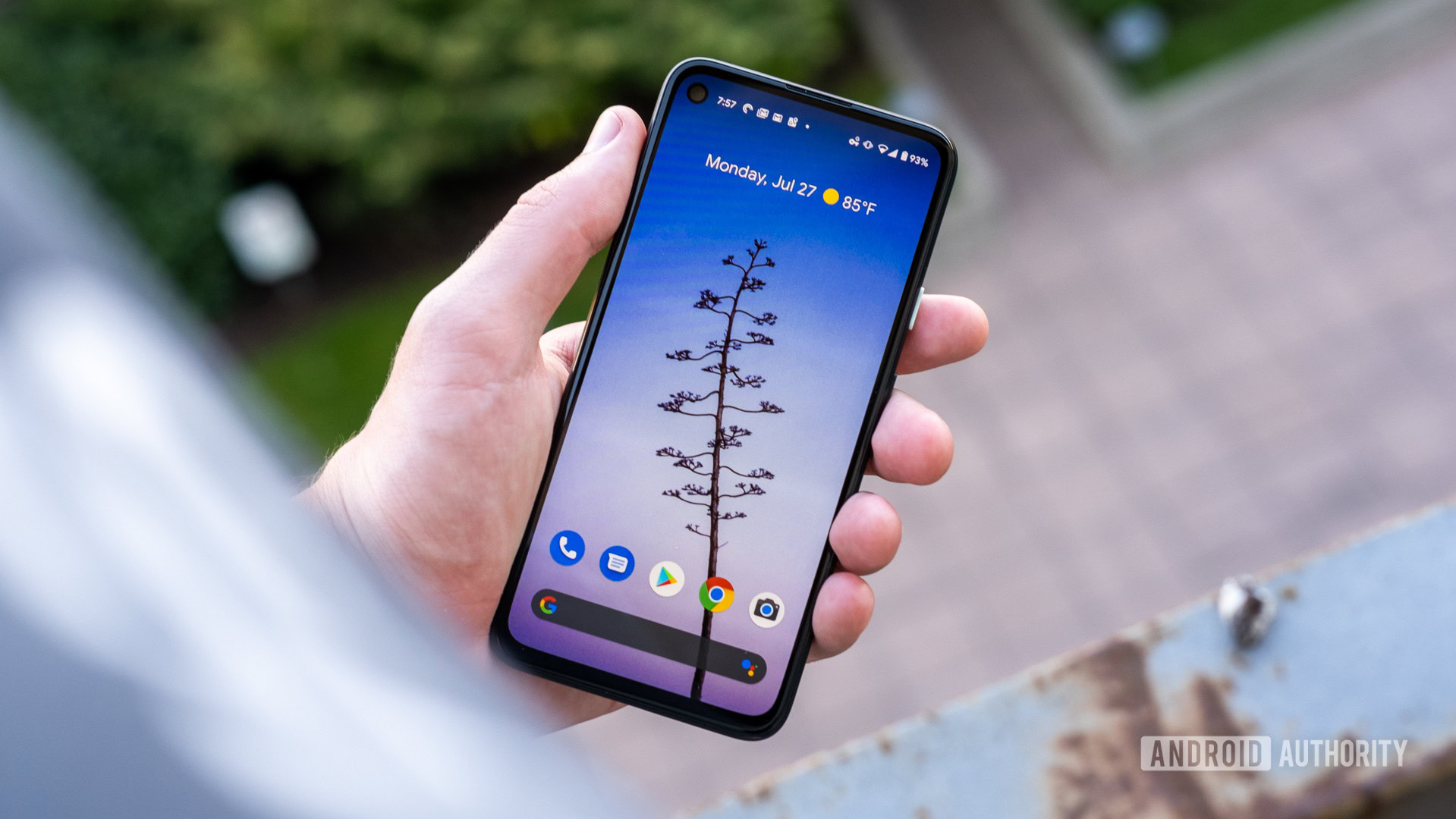 Tela do Google Pixel 4A na mão 4 Tela do Google Pixel 4A na mão 4