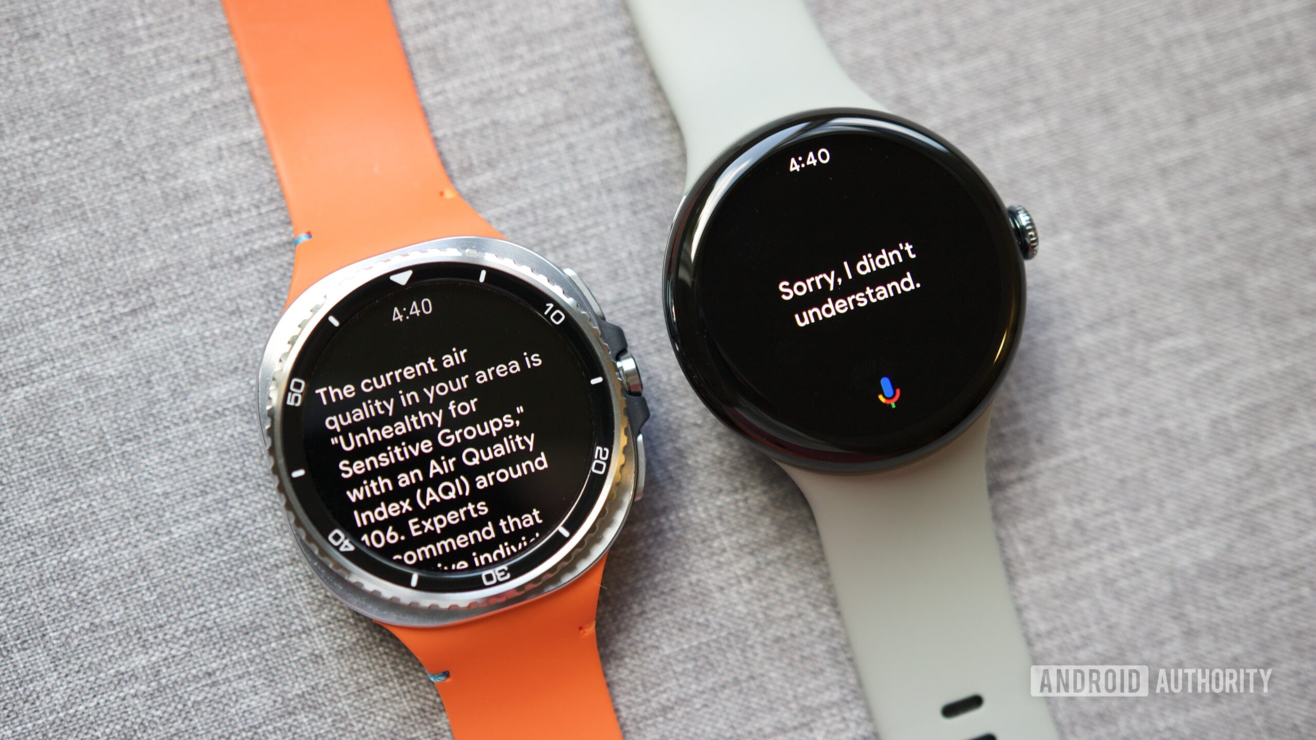 Use OS Gemini vs Google Assistant 1 Galaxy Watch 8 Classic Running Gemini, ao lado de um Pixel Watch 3 executando o Google Assistant.