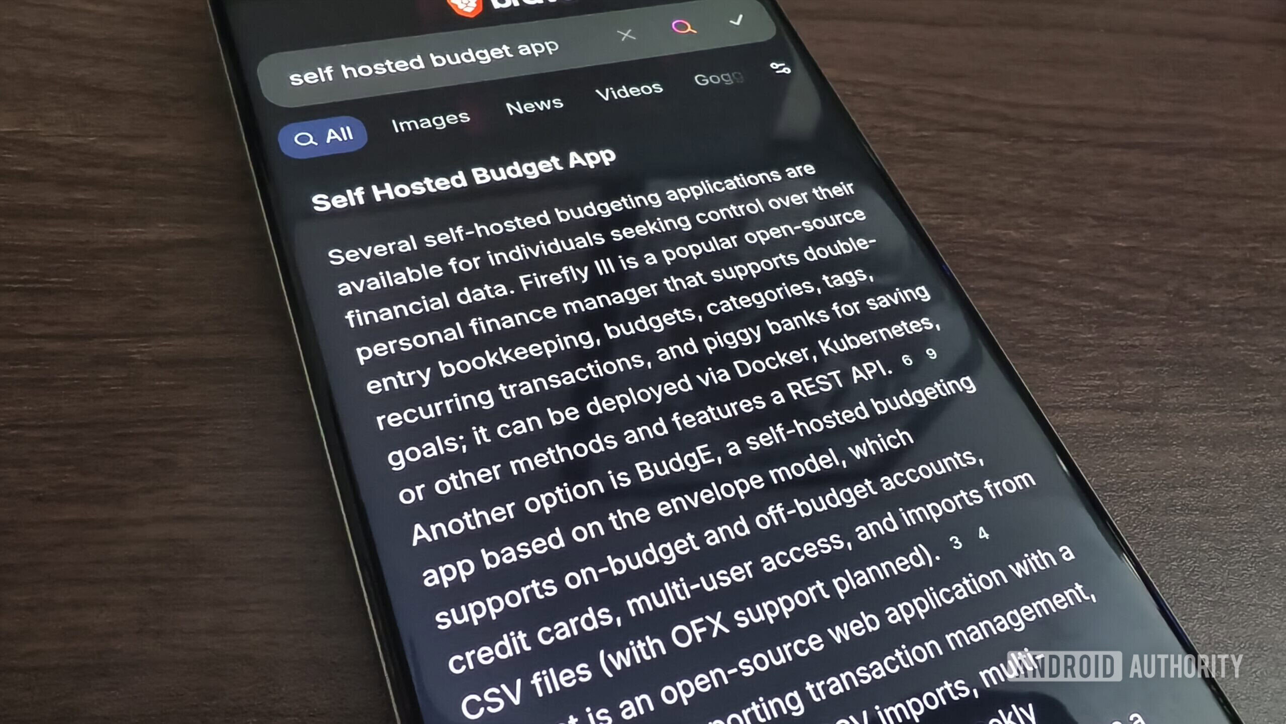 Um resumo da IA ​​no Brave em uma tela de smartphone