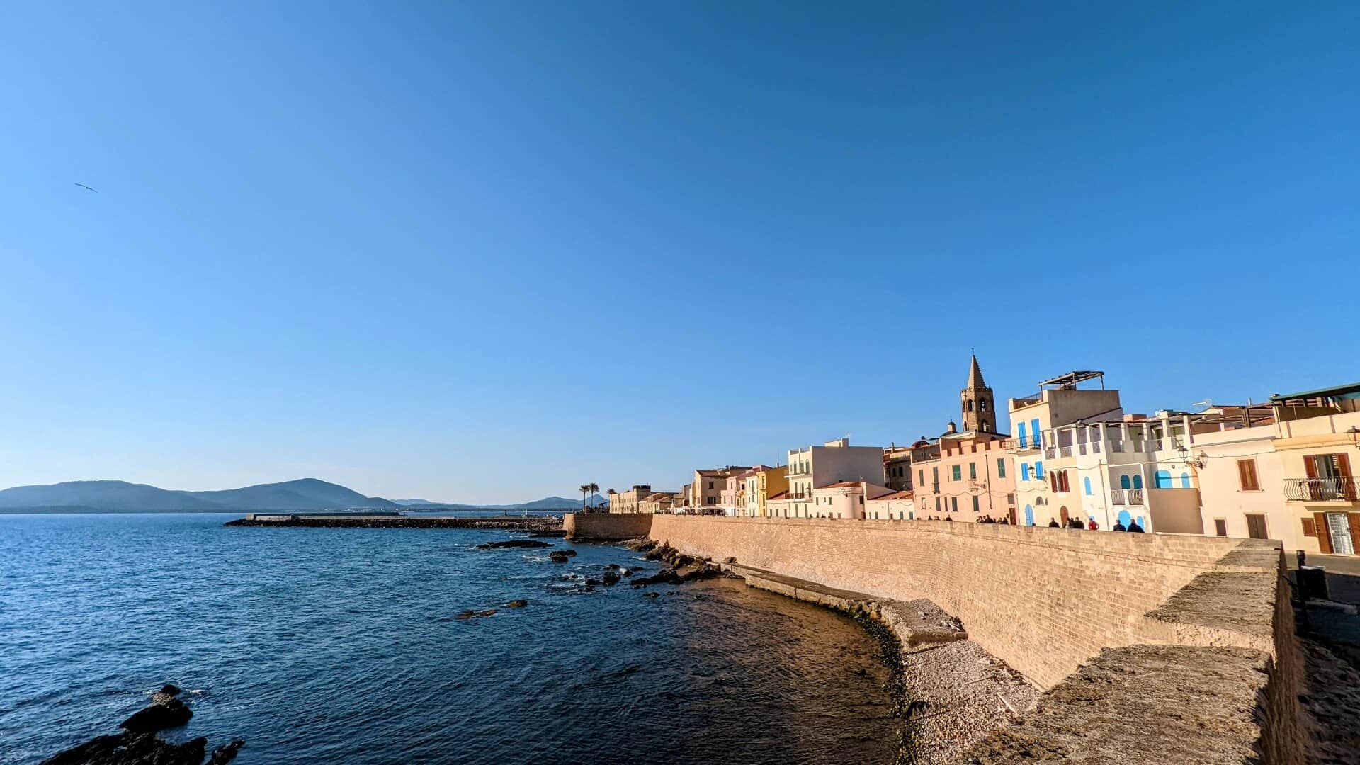 - Itinerário de viagem à Sardenha: 14 dias de exploração épica das ilhas Bastioni Marco Polo em Alghero, na Sardenha, Itália.