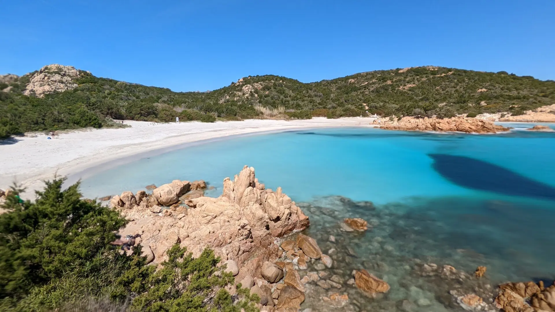 - Itinerário de viagem à Sardenha: 14 dias de exploração épica das ilhas Prince na praia de Costa Smeralda, na Sardenha, Itália.