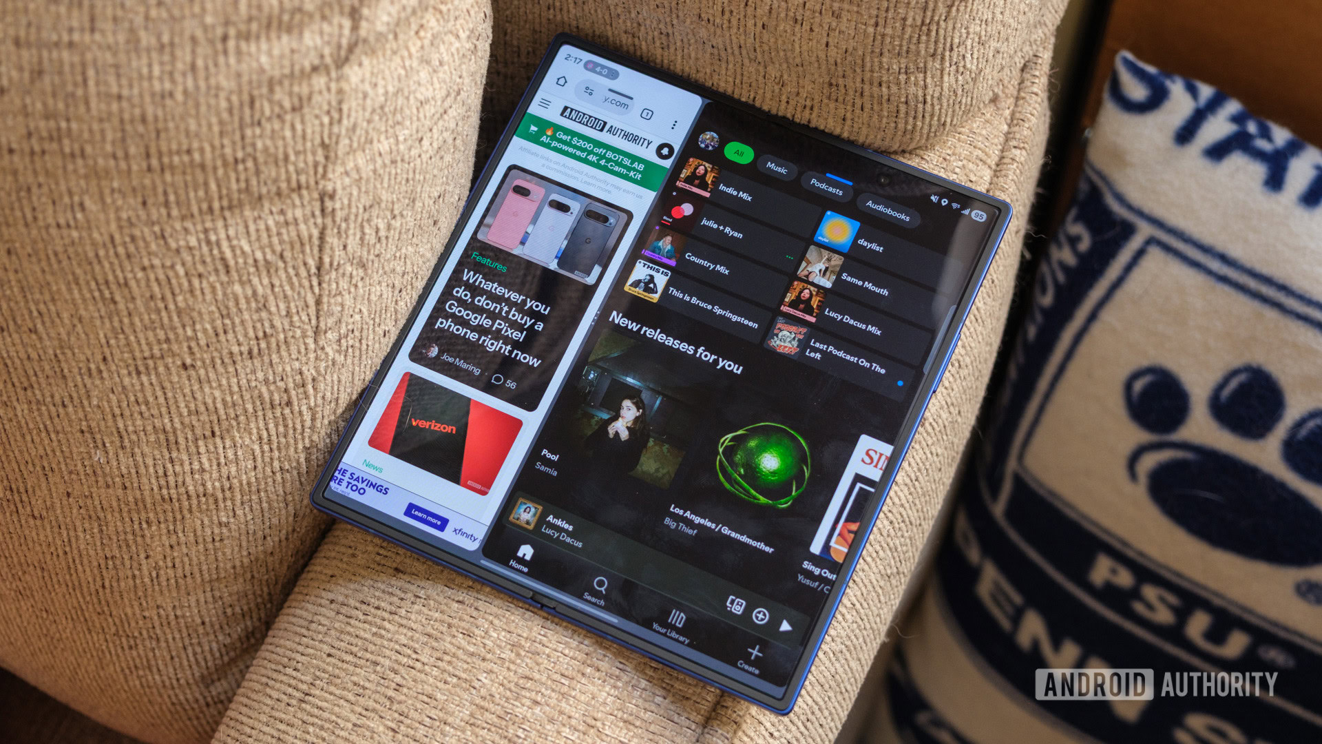 Tela dividida Samsung Galaxy Z Fold 7 Spotify cromado Tela dividida Samsung Galaxy Z Fold 7 Spotify cromado