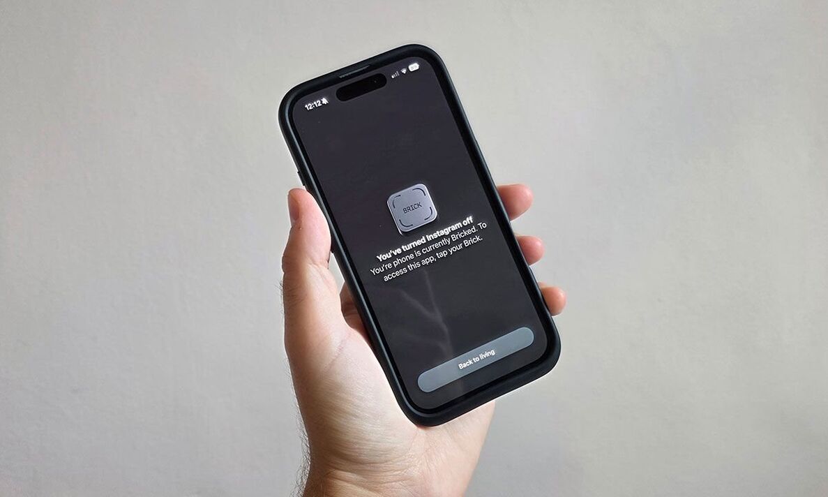 Um iPhone exibindo o aplicativo de tijolos.