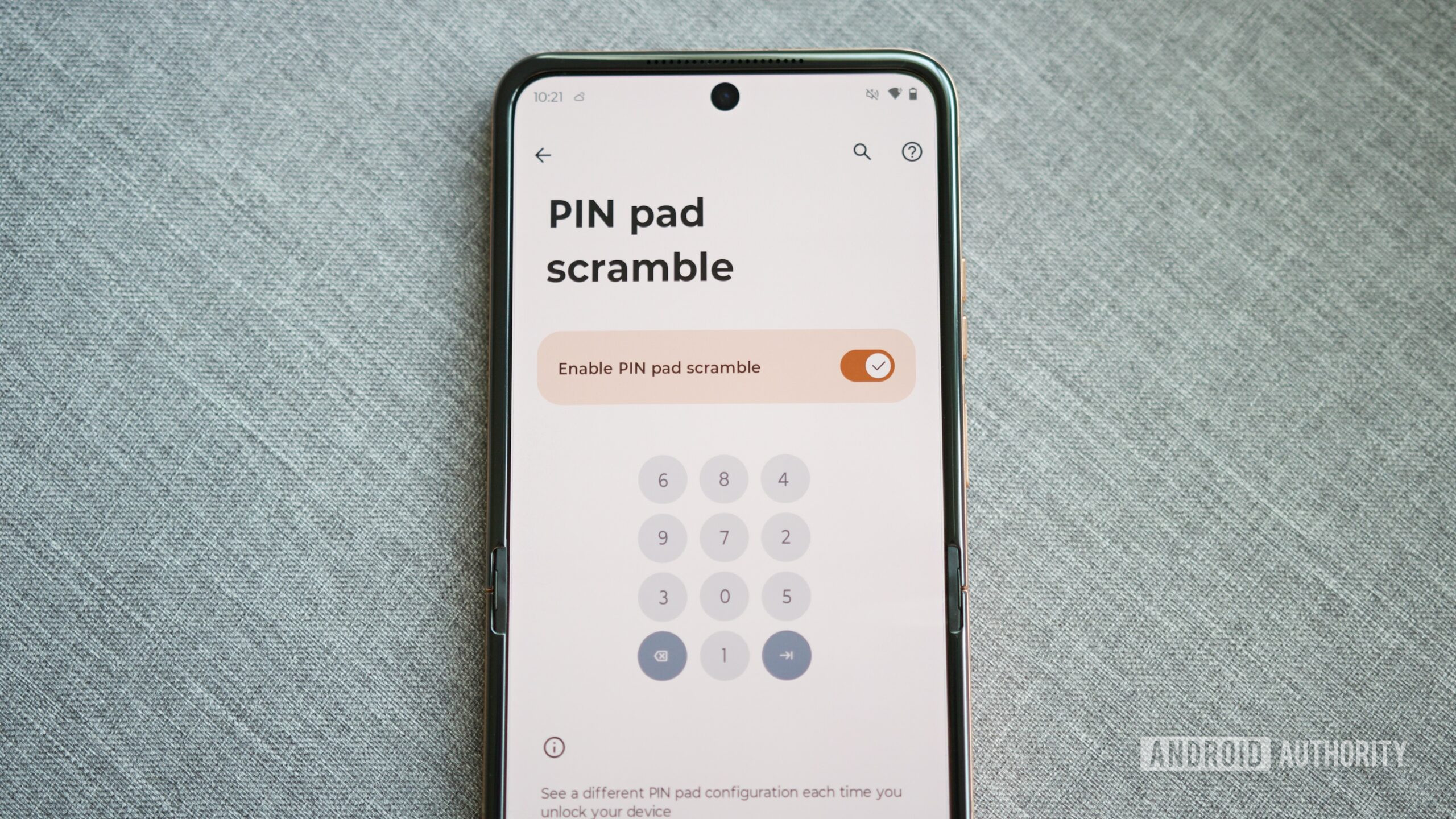 Motorola Pin Pin Scramble Hero 1 O recurso Pin Scramble em um telefone Motorola.