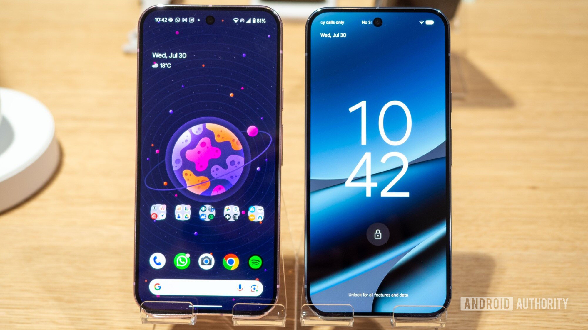 Google Pixel 10 Pro XL Moonstone vs 9 Pro XL Rose Quartz Front Display Google Pixel 10 Pro XL Moonstone vs 9 Pro XL Rose Quartz Front Display