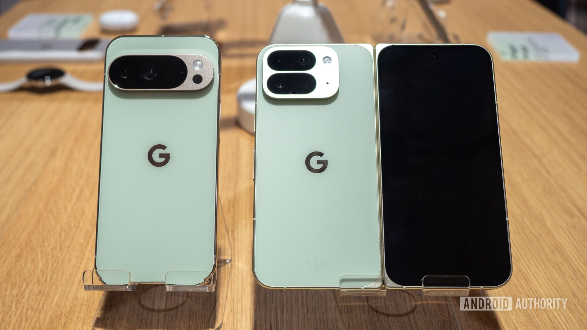 Google Pixel 10 Pro XL vs Pro Fold Jade 1 Google Pixel 10 Pro XL vs Pro Fold Jade 1