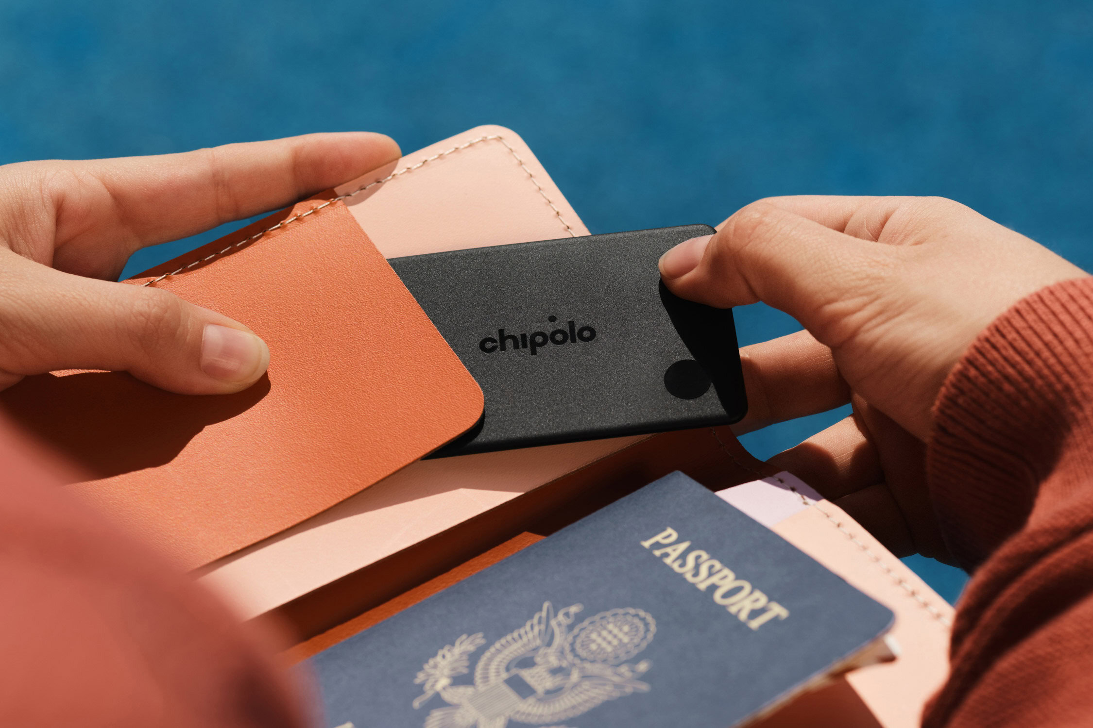 Chipolo Card Passport Sleeve Press Image