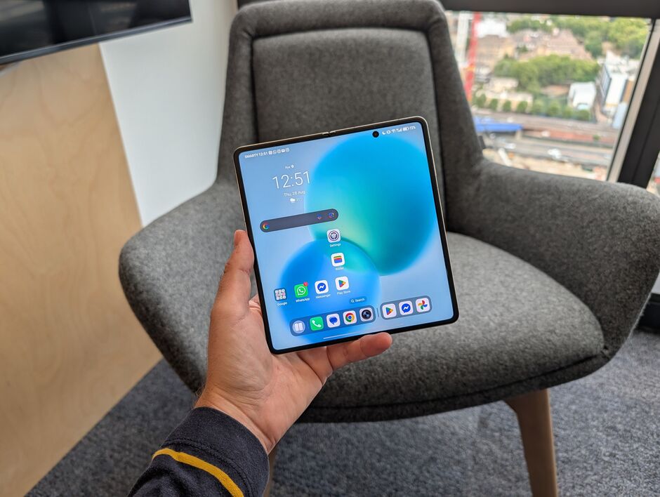 The Honor Magic V5 Open