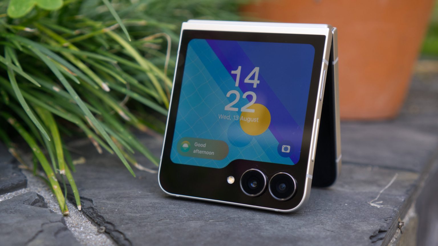 Economize US $ 200 no Samsung Galaxy Z Flip 7 Fe