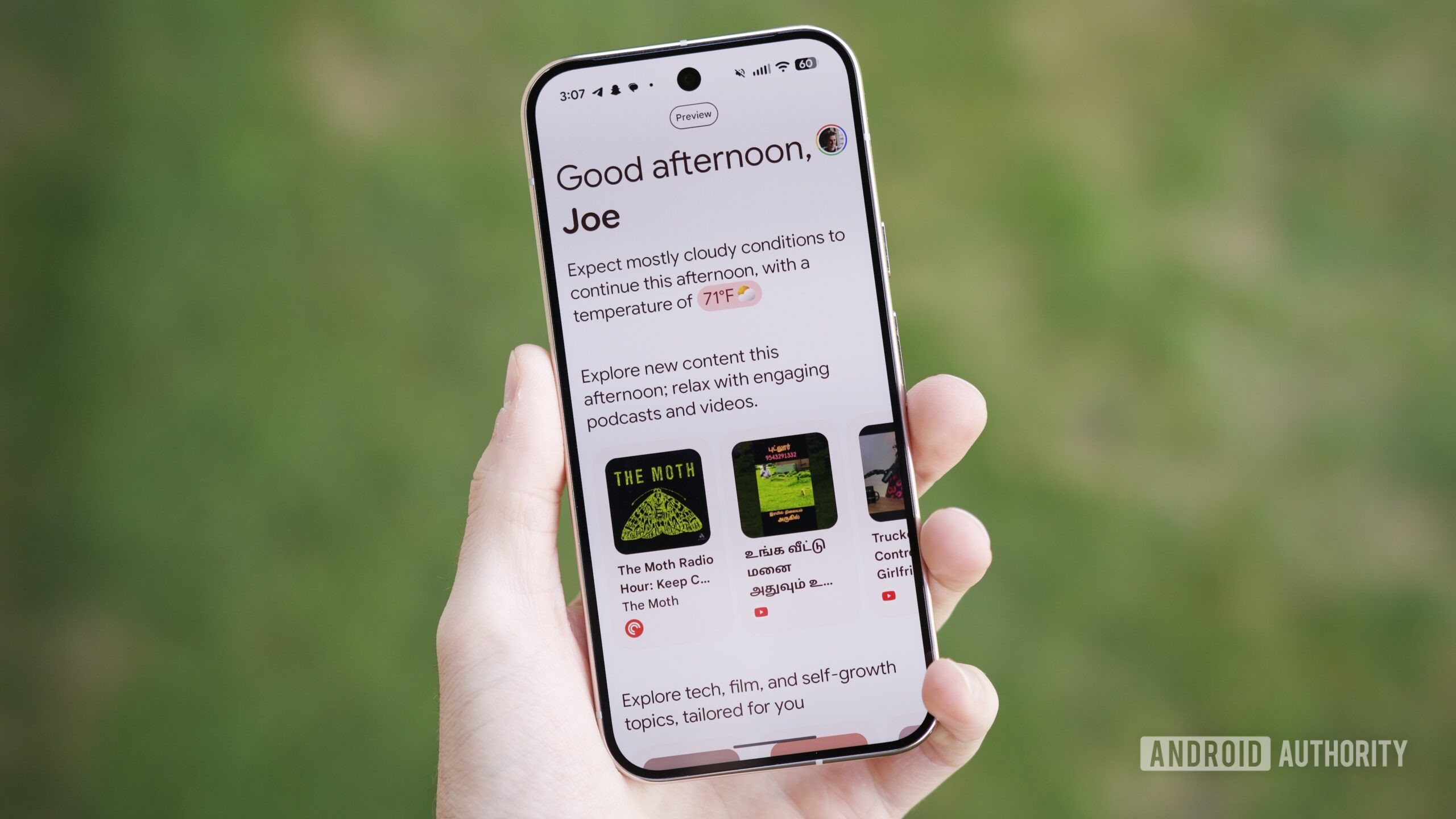 Google Pixel 10 Pro Daily Hub Hero na mão Hub diário em execução em um Google Pixel 10 Pro.
