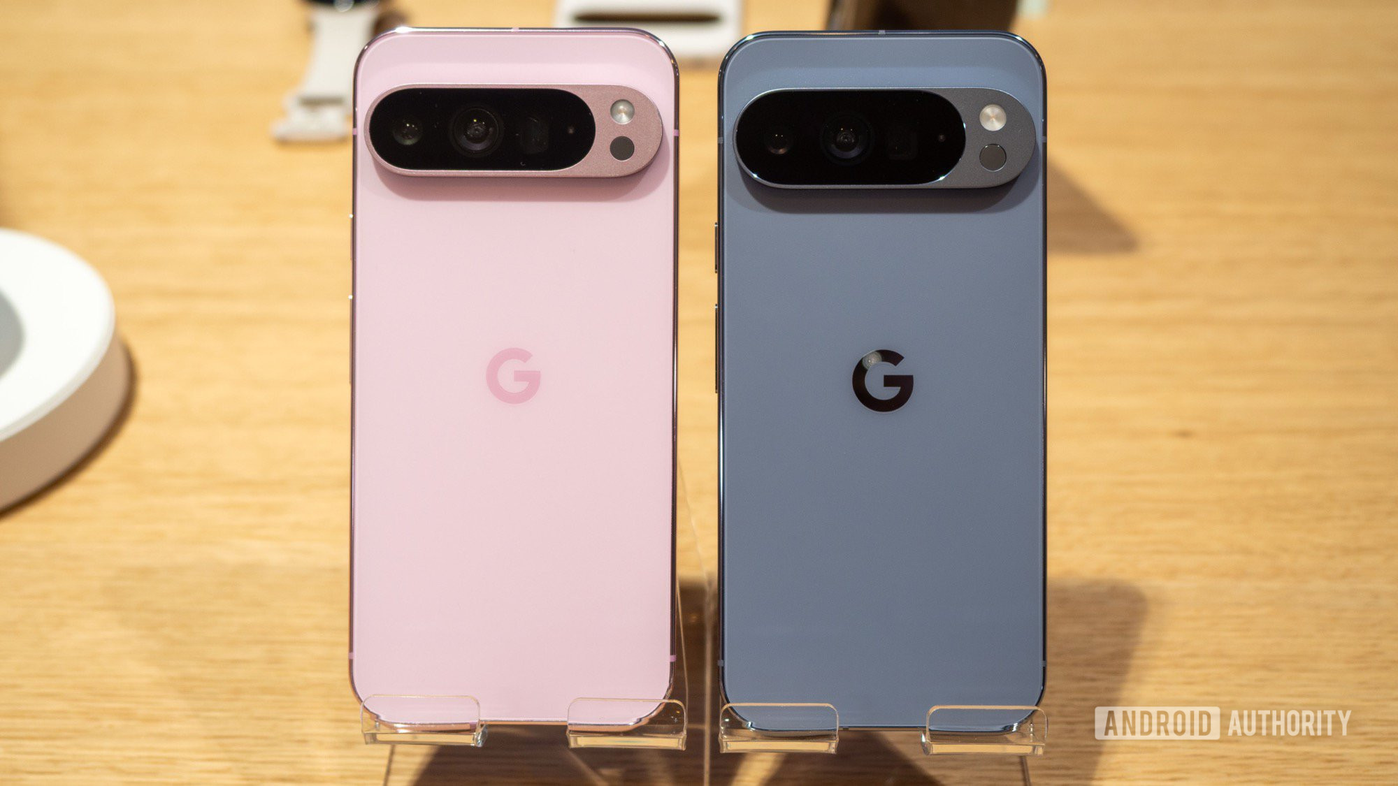 Google Pixel 10 Pro XL Moonstone vs 9 Pro XL Rose Quartz de volta Google Pixel 10 Pro XL Moonstone vs 9 Pro XL Rose Quartz de volta