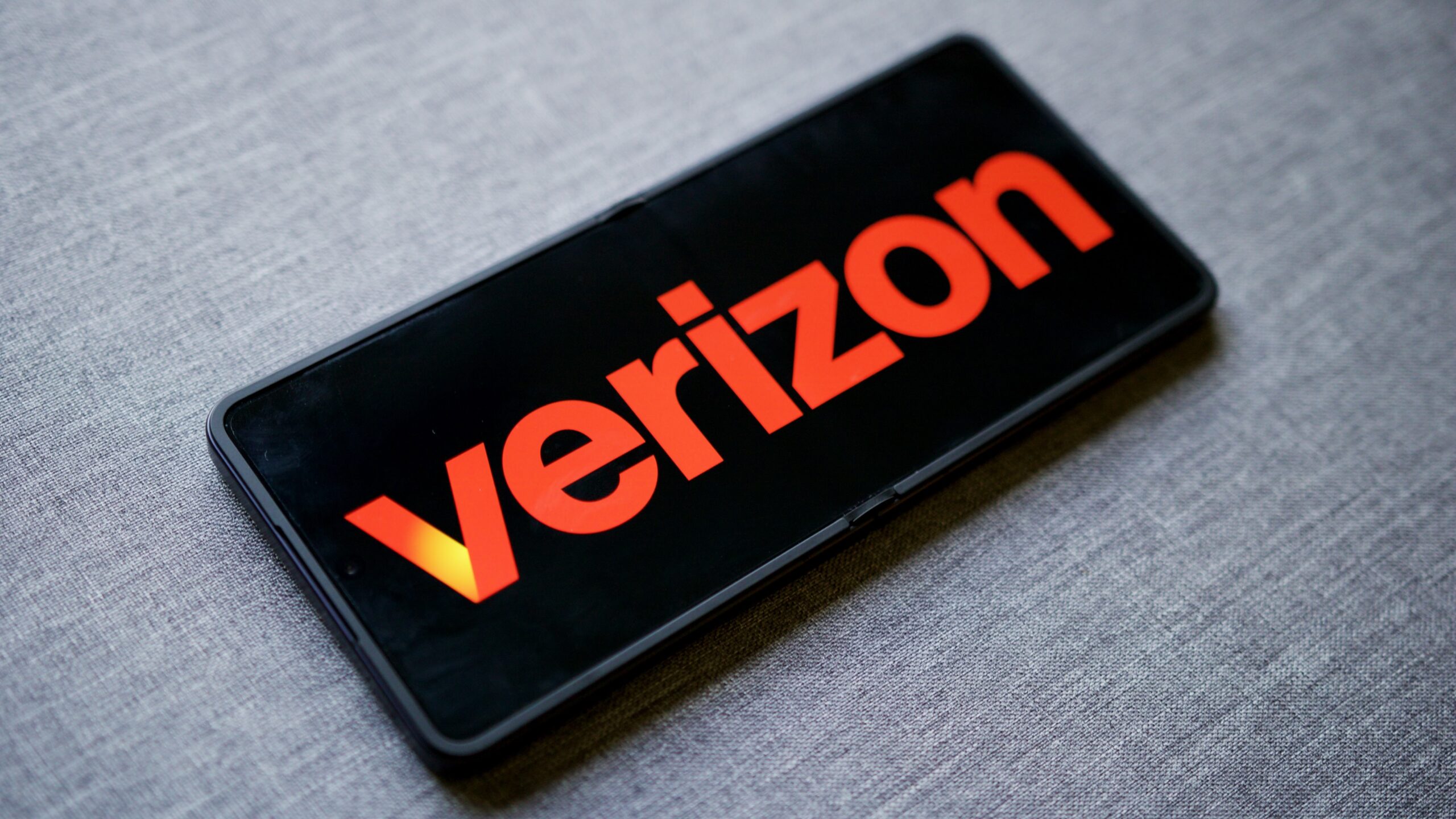 Logotipo da Verizon exibido em um telefone Android.