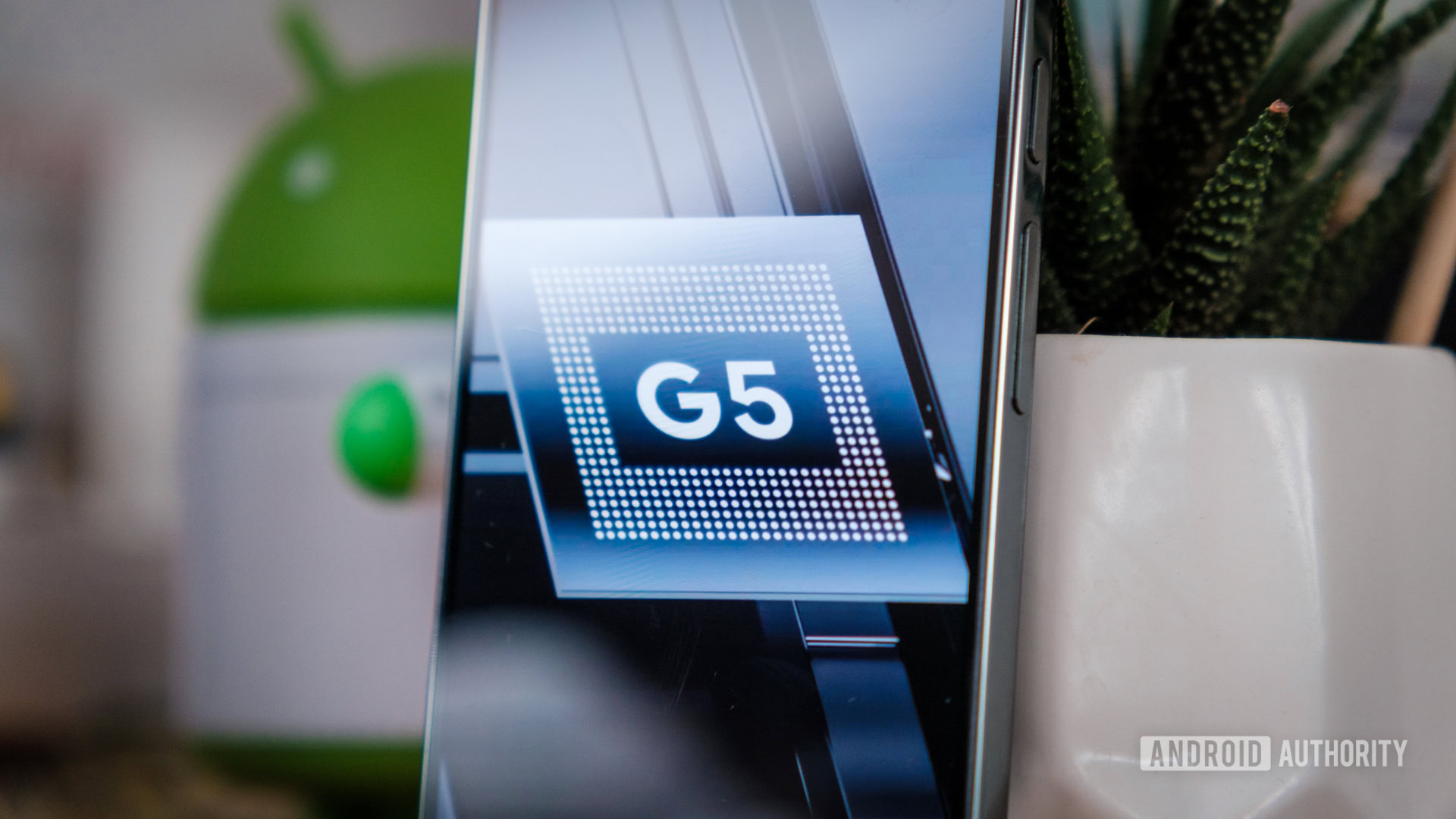 Logotipo do Google Pixel Tensor G5 de perto Logotipo do Google Pixel Tensor G5 de perto