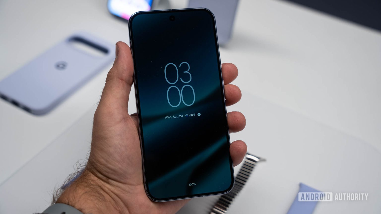 A nova tela sempre ativa do Pixel 10 Pro finalmente mostra seu papel de parede completo