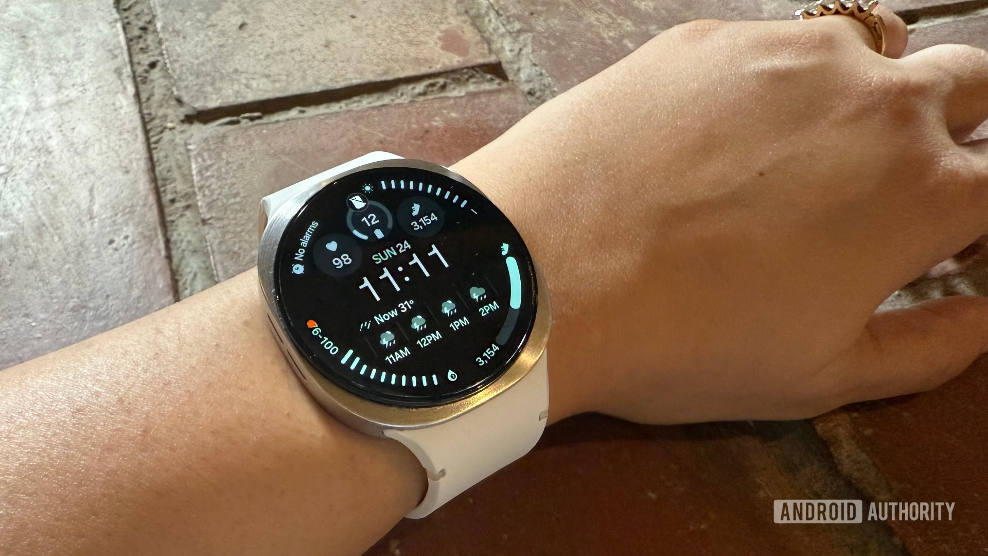 Samsung Galaxy Watch 8 em close -up do pulso Samsung Galaxy Watch 8 em close -up do pulso