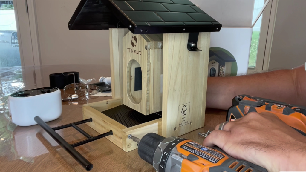 Clanger para os observadores de pássaros: este alimentador de pássaros solares tem uma câmera de IA
