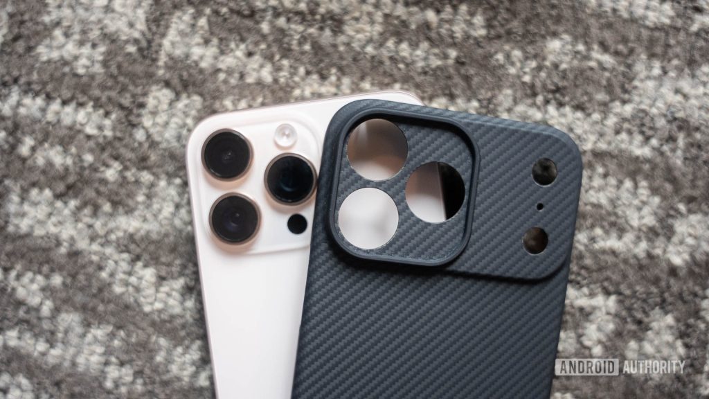 Coloquei uma caixa vazada do iPhone 17 Pro Max em um iPhone 16
