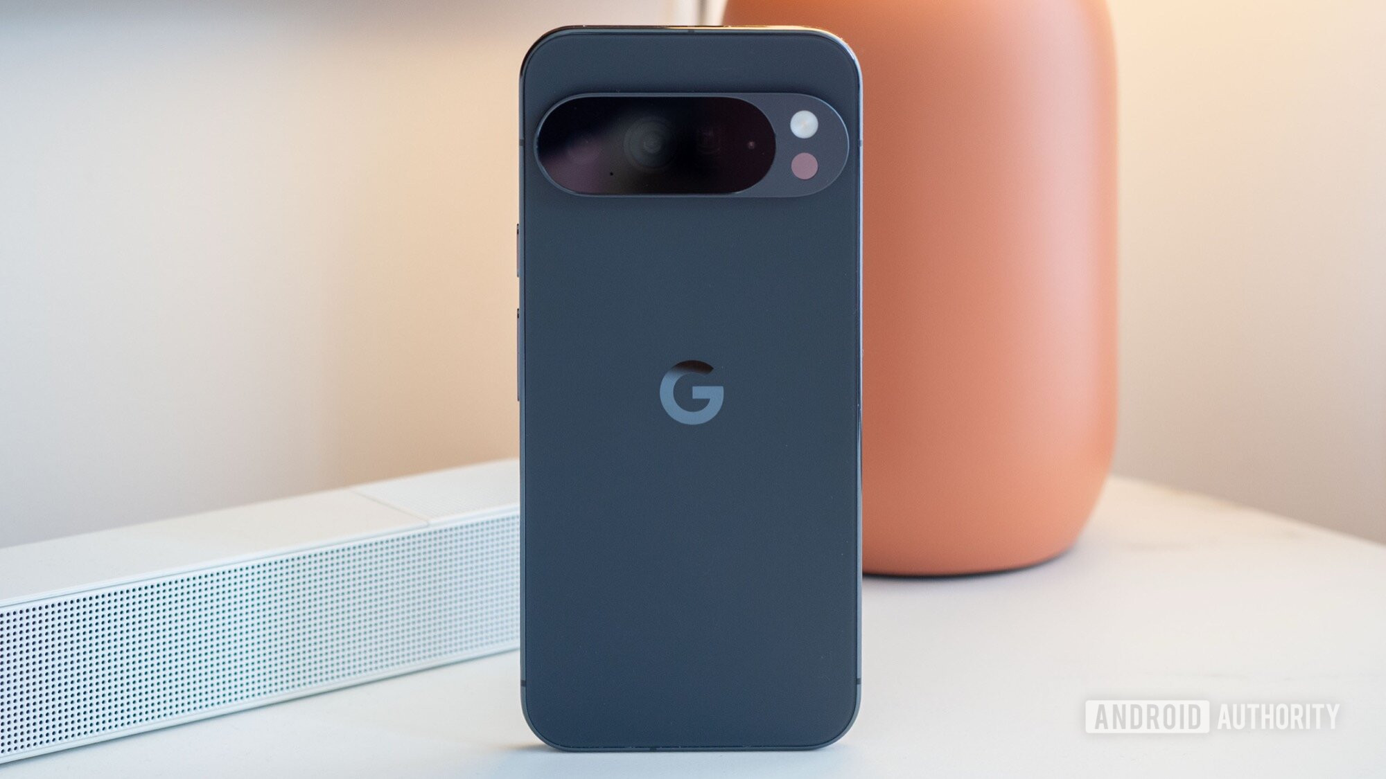 Google Pixel 10 Pro XL Back Obsidian 1 Google Pixel 10 Pro XL Back Obsidian 1