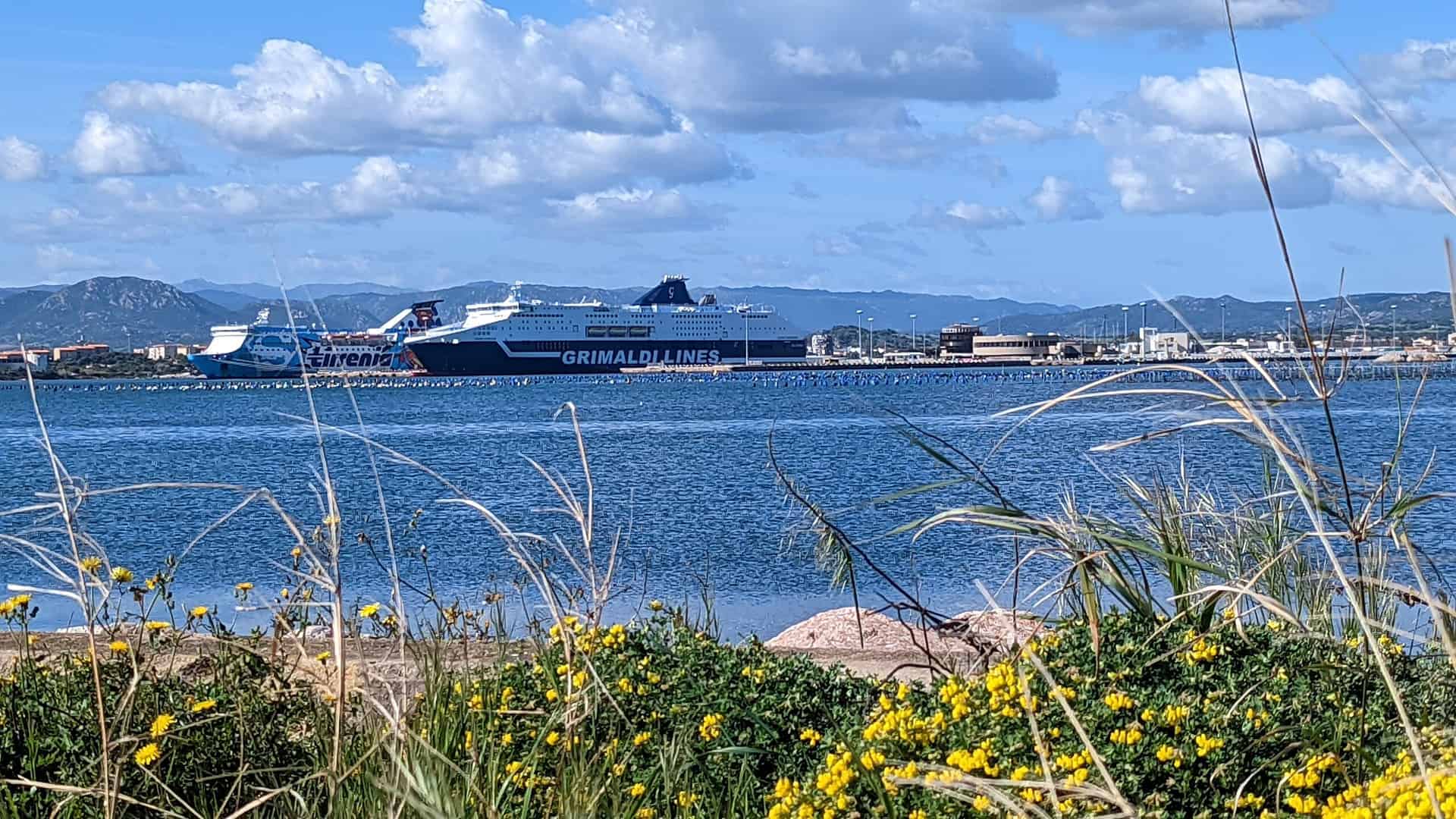 - Itinerário de viagem à Sardenha: 14 dias de exploração épica das ilhas Ferry para Sardinia, Itália.