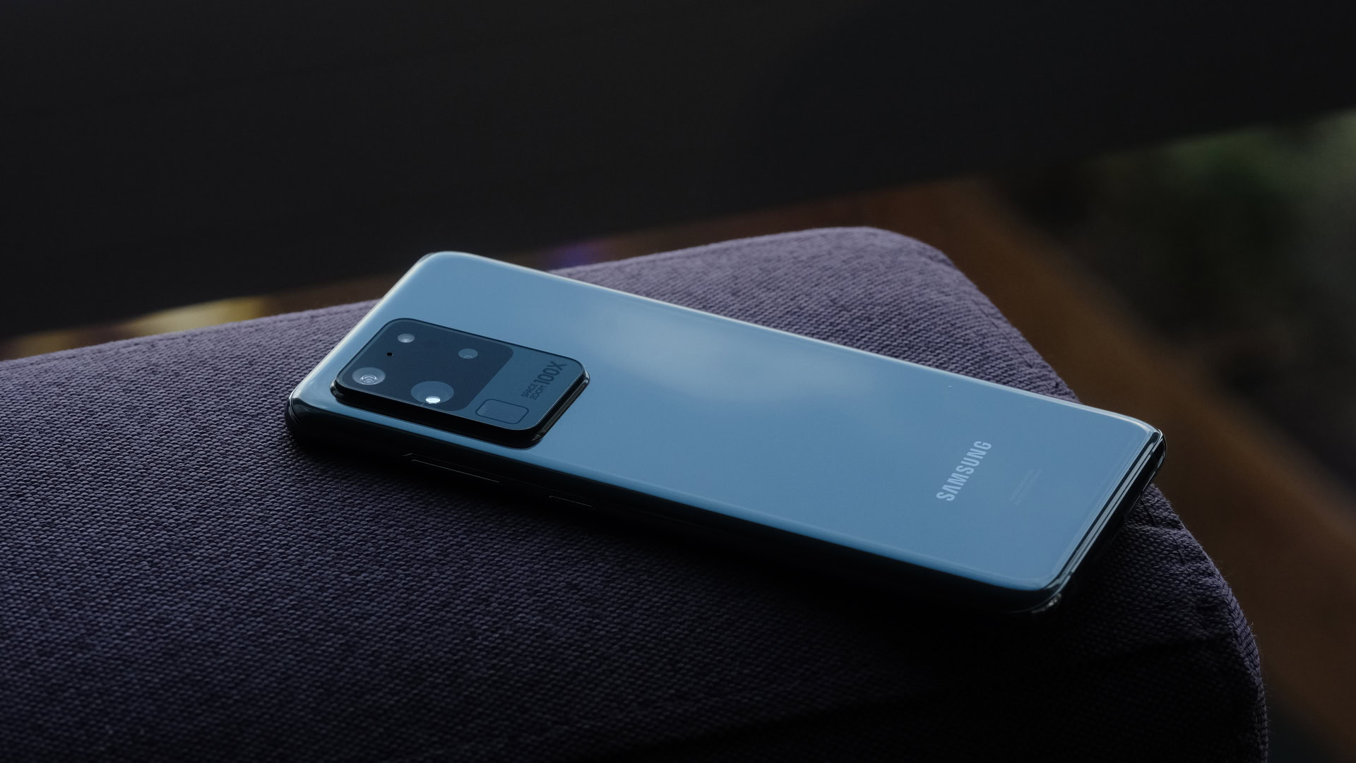 Samsung Galaxy S20 Ultra de volta no ângulo