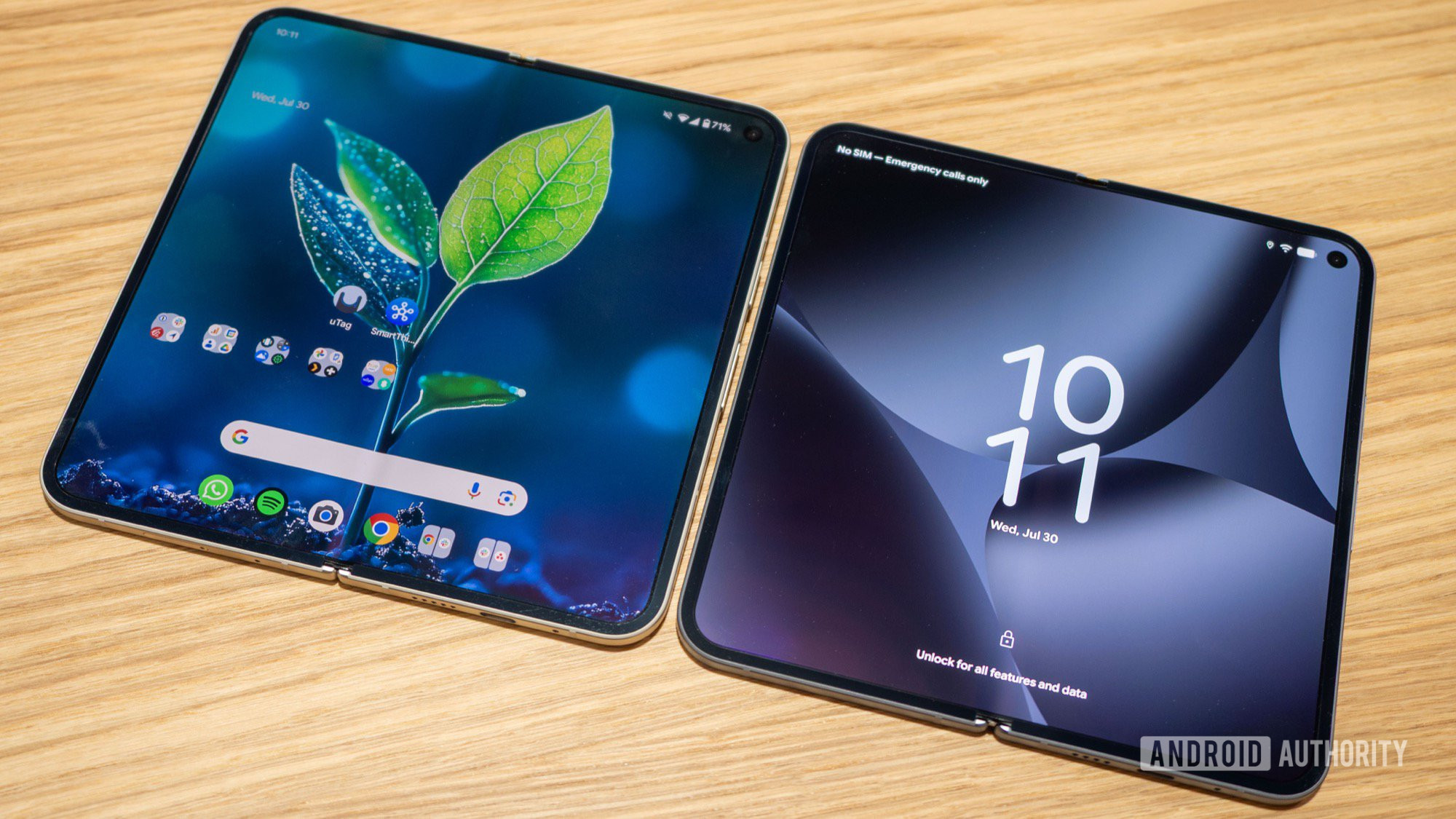 Google Pixel 10 Pro Fold Moonstone vs 9 Pro Fold Porcelain Inside Display 2 Google Pixel 10 Pro Fold Moonstone vs 9 Pro Fold Porcelain Inside Display 2