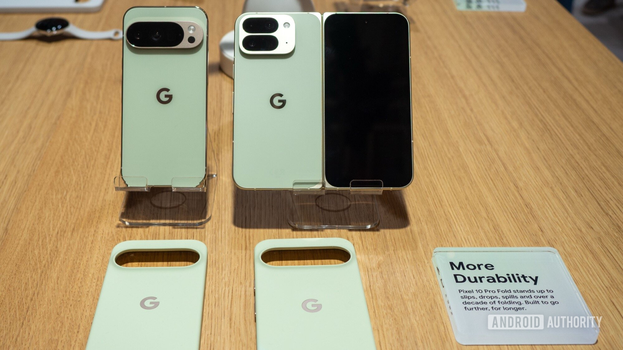 Google Pixel 10 Pro XL vs Pro Fold Jade 2 Google Pixel 10 Pro XL vs Pro Fold Jade 2