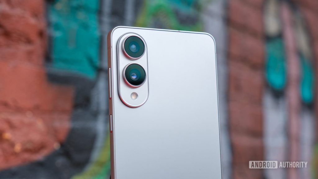 O novo vazamento da bateria do Galaxy S26 Edge continua acumulando as más notícias