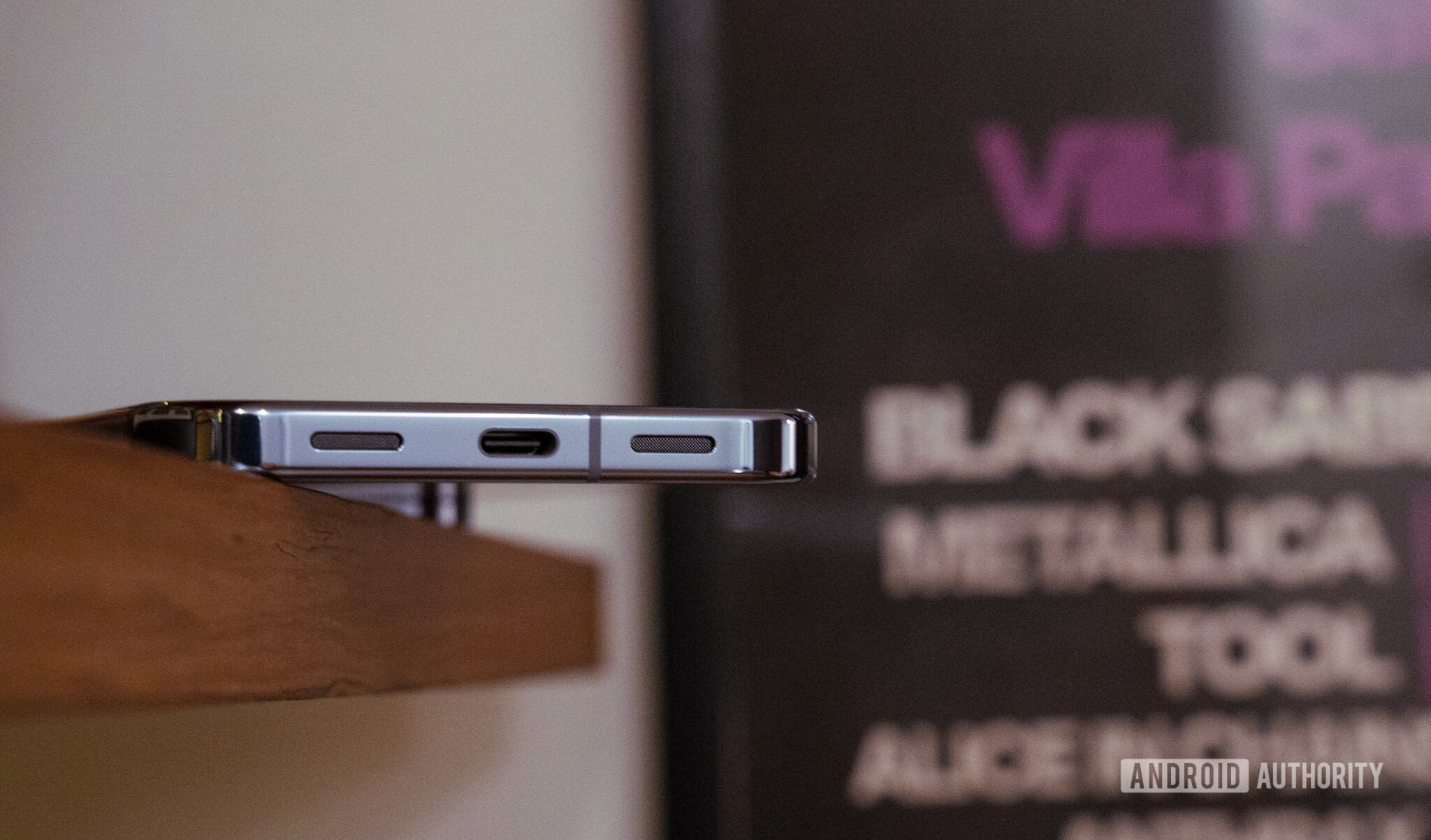 Pixel 10 Pro XL Speaker na prateleira Pixel 10 Pro XL Speaker na prateleira