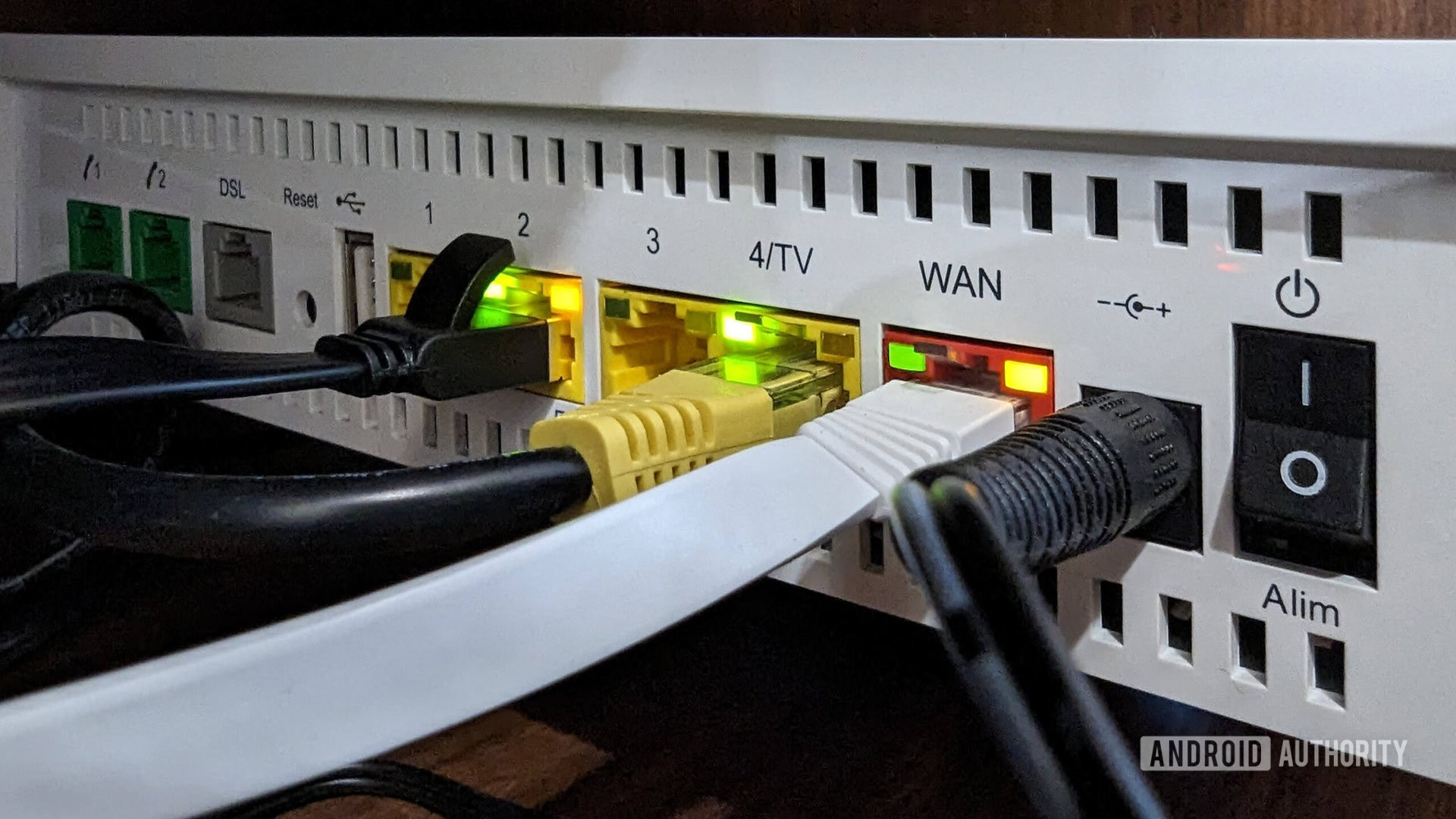 Portas de roteador Portas de roteador com cabos Ethernet conectados