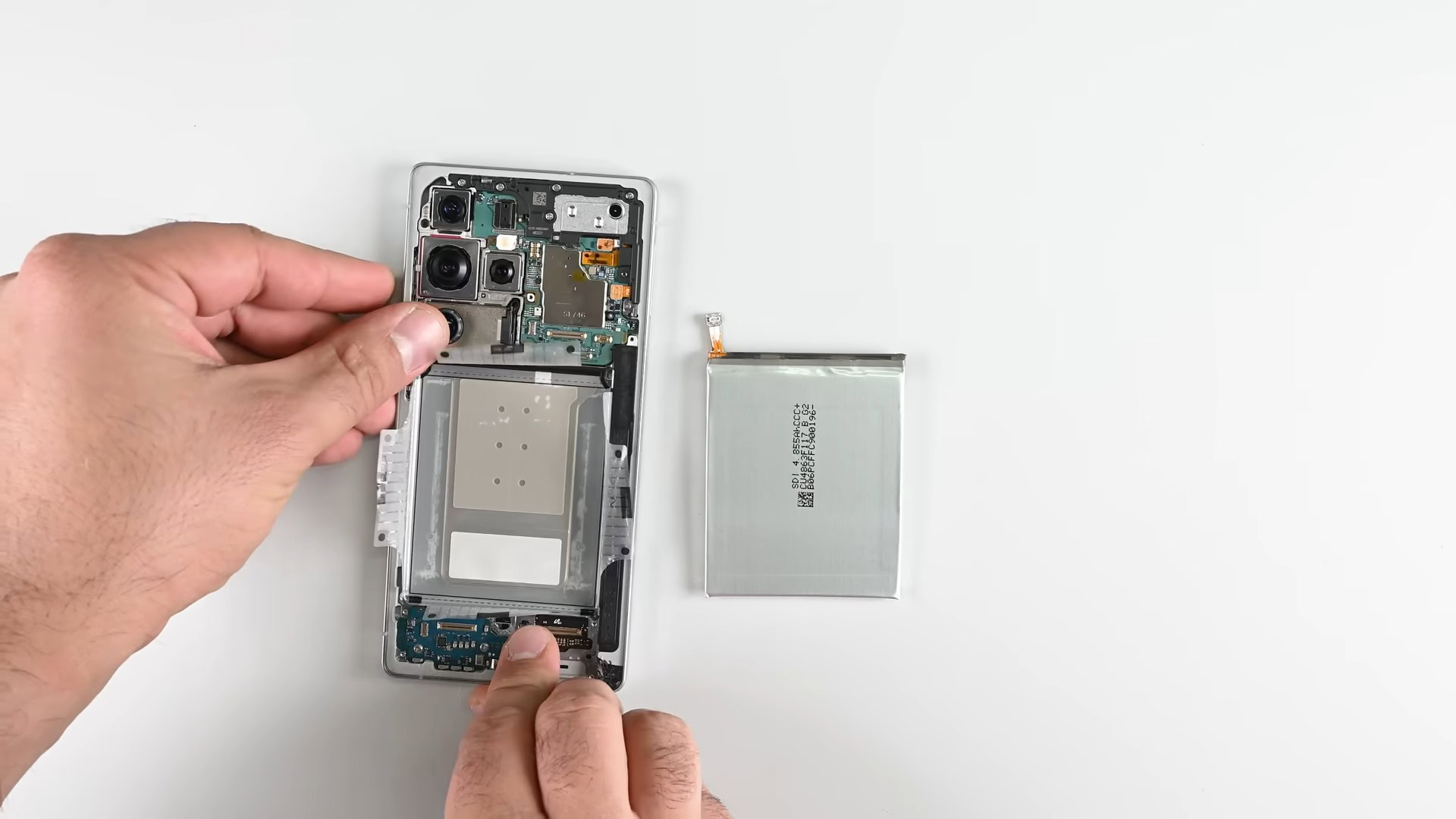 Samsung Galaxy S25 Ultra Ifixit Remoção da bateria (1)
