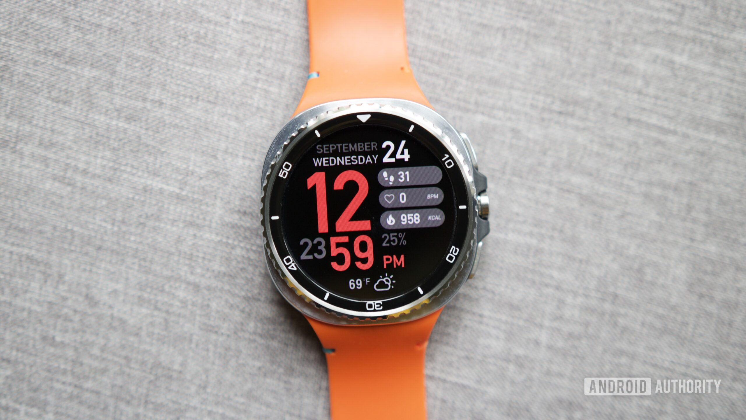 Samsung Galaxy Watch 8 Third Party Watch Face Roundup 1 Samsung Galaxy Watch 8 Classic com um rosto Pujie Watch.