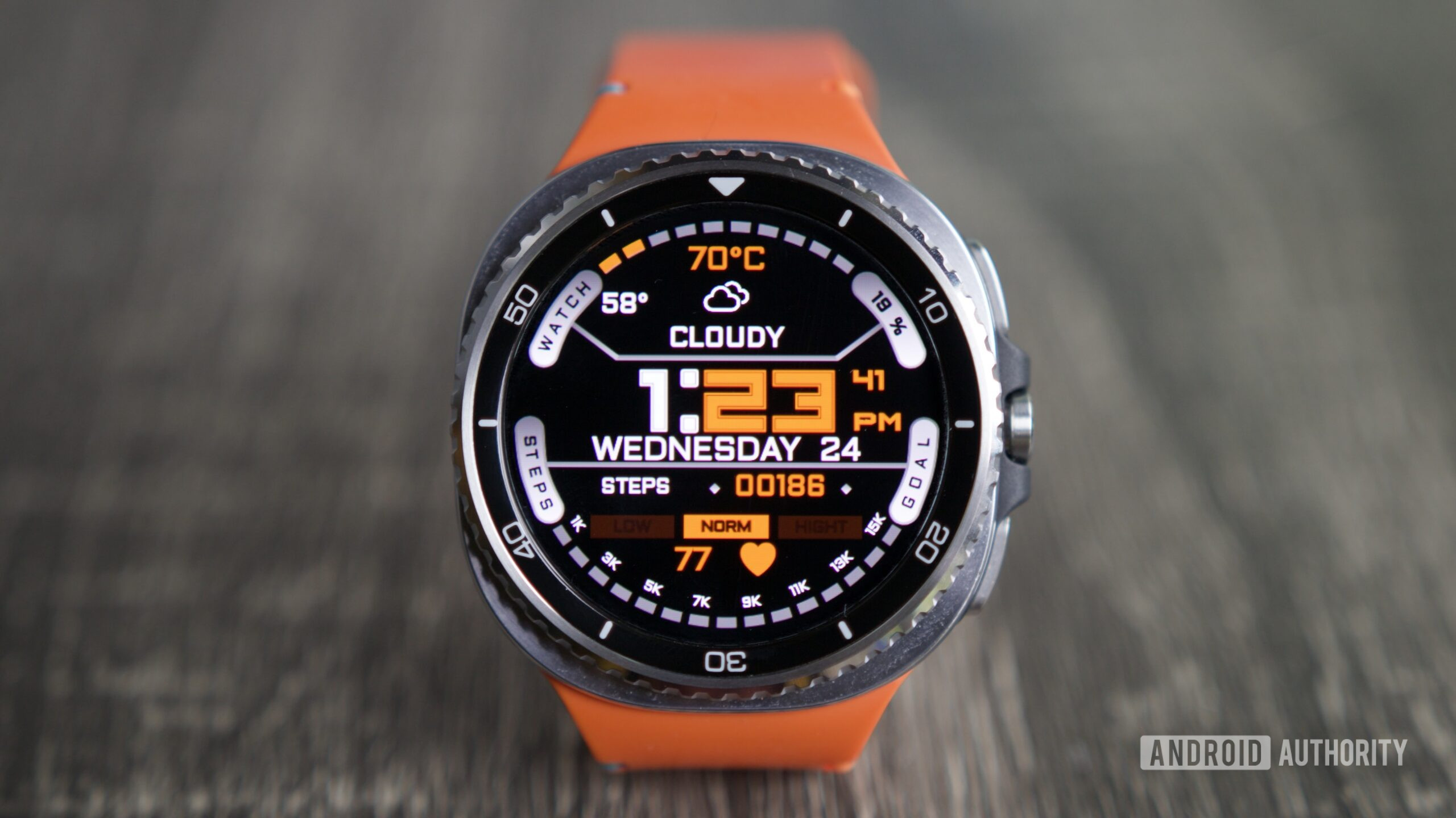 Samsung Galaxy Watch 8 Third Party Watch Face Roundup 7 Samsung Galaxy Watch 8 Classic com um rosto Pujie Watch.