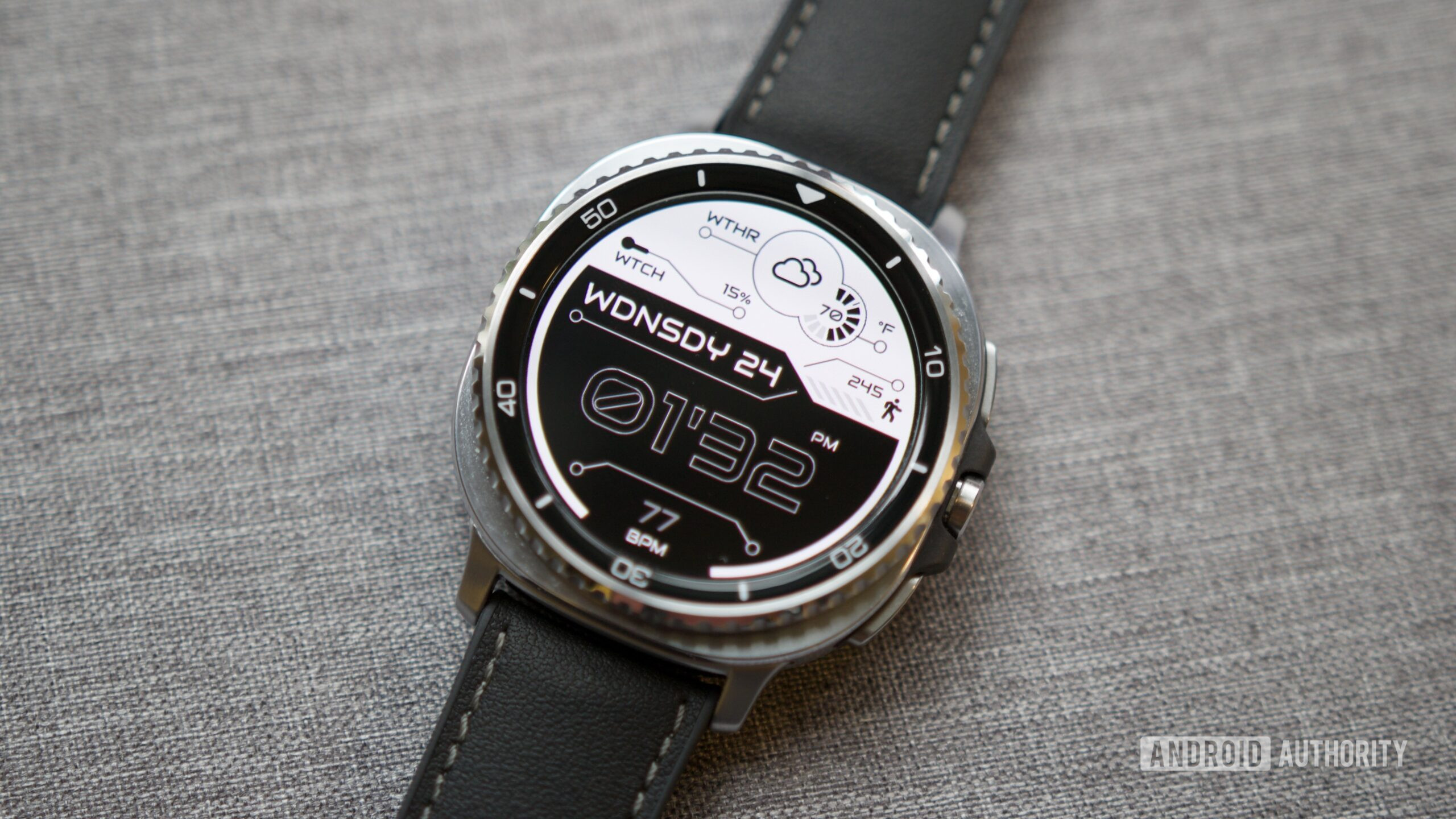 Samsung Galaxy Watch 8 Third Party Watch Face Roundup 10 Samsung Galaxy Watch 8 Classic com um rosto Pujie Watch.