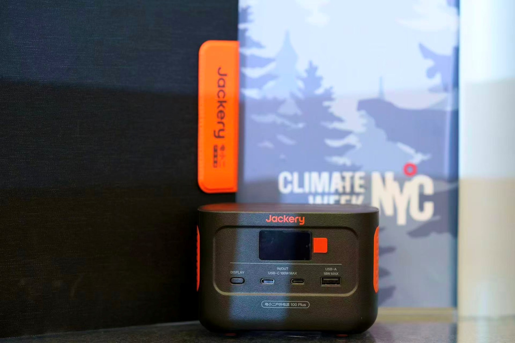 Um dispositivo Jackery na semana climática NYC 2025 Um dispositivo Jackery na semana climática NYC 2025