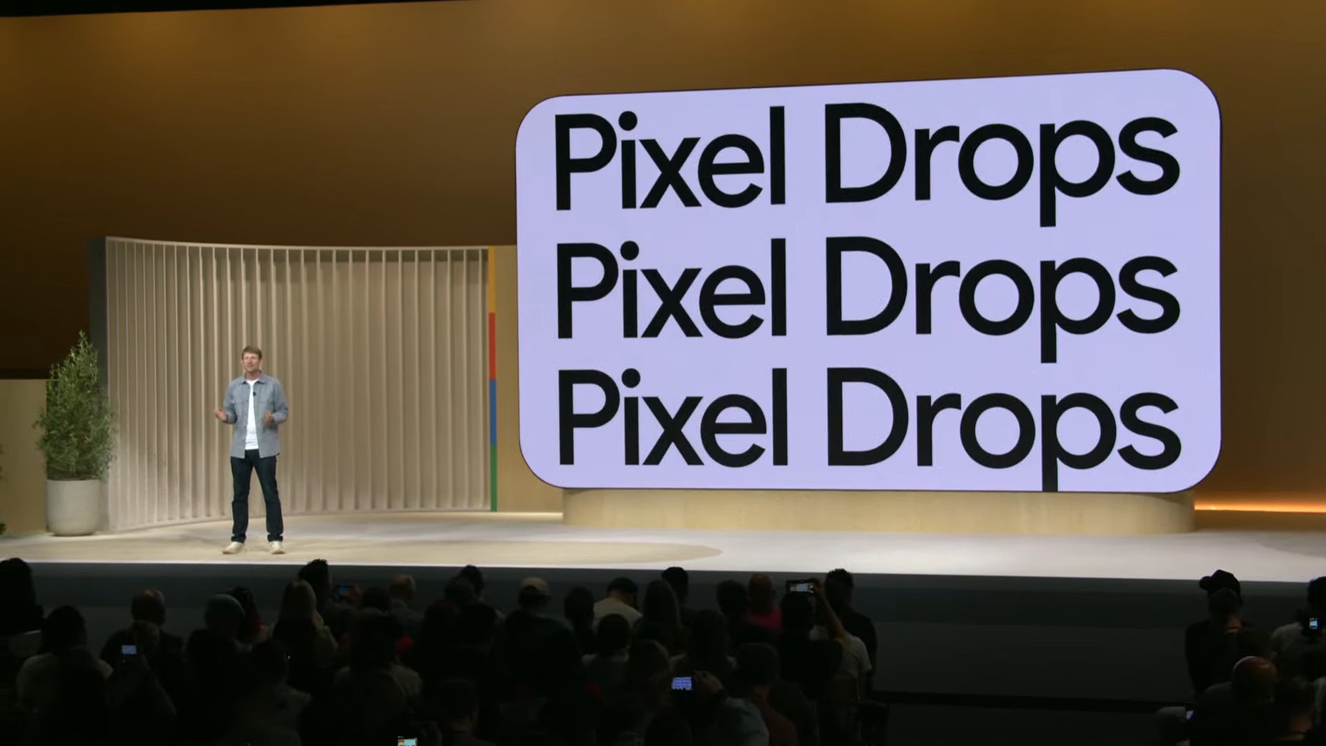 #MadebyBogoogle '24 Captura de tela de Keynote mostrando o renomeado Pixel Drops #MadebyBogoogle '24 Captura de tela de Keynote mostrando o renomeado Pixel Drops