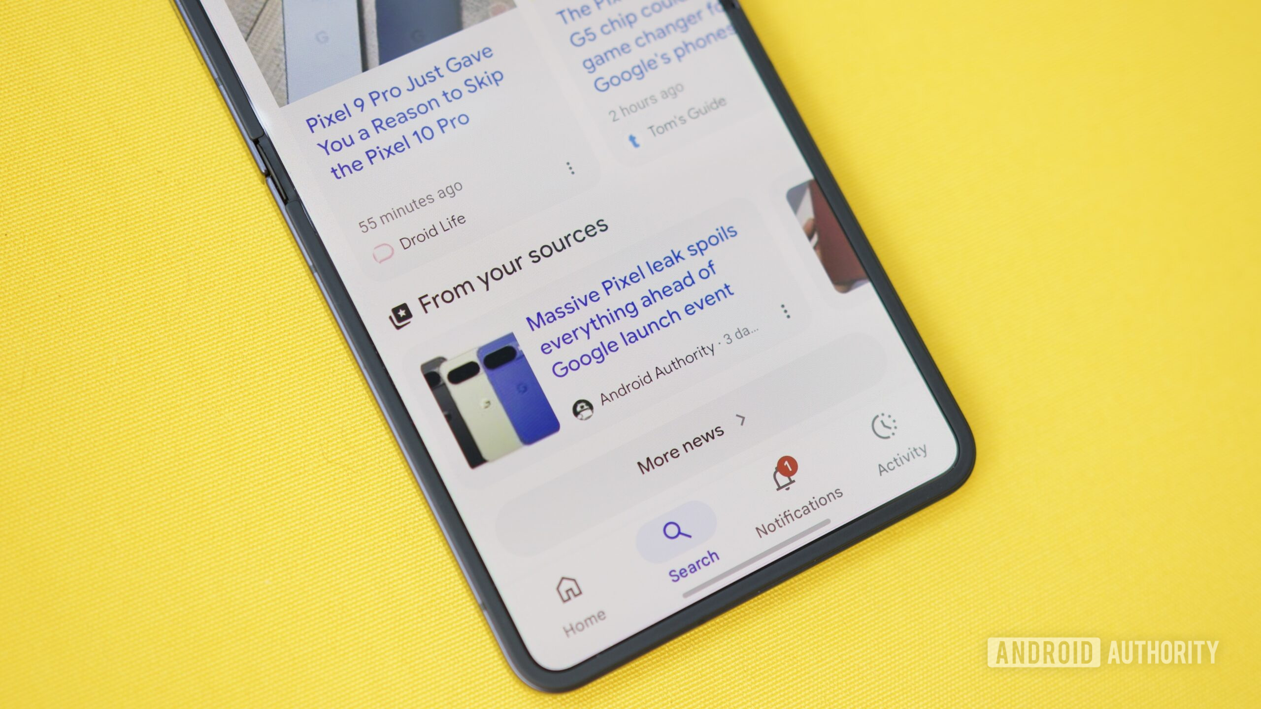 Resultados da pesquisa do Google mostrando fontes preferidas no aplicativo do Google em um telefone Android.