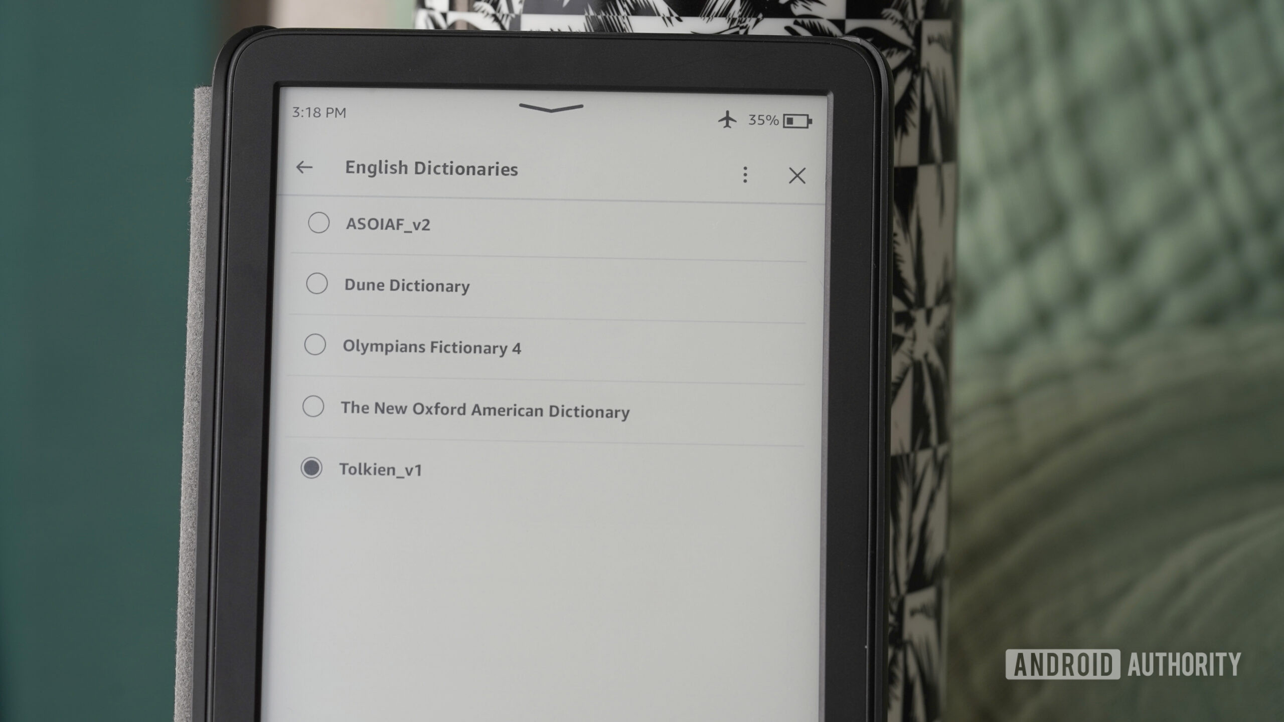 Um Kindle exibe a lista de dicionários instalados de um usuário.