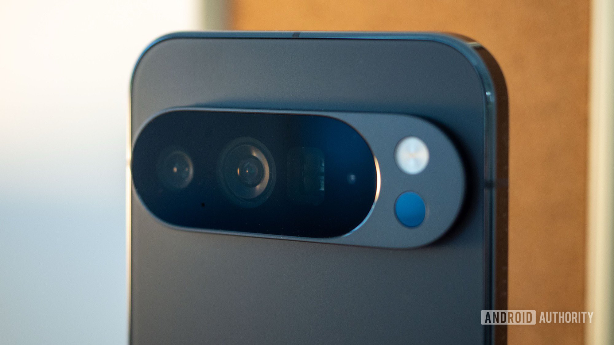 Google Pixel 10 Pro XL Obsidian Camera Bar 2 Google Pixel 10 Pro XL Obsidian Camera Bar 2