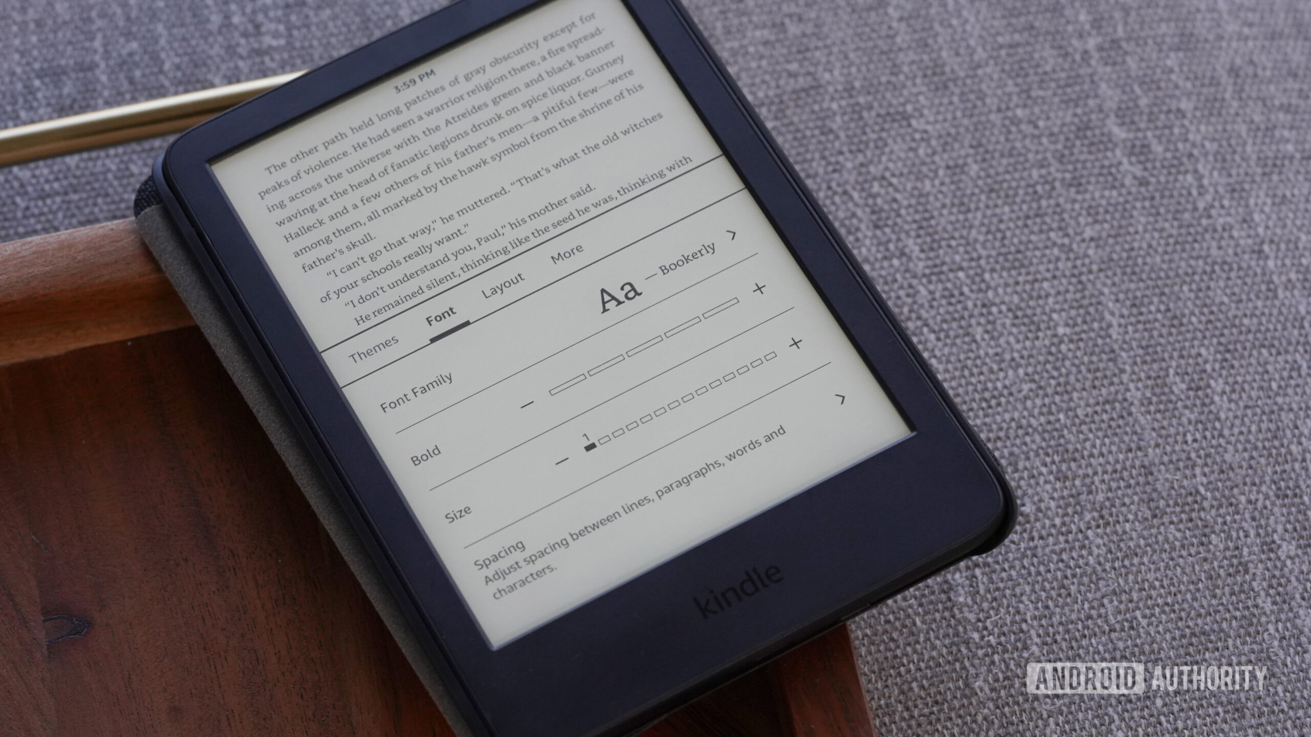 Um SUER acessa o menu de configurações da fonte do Kindle.