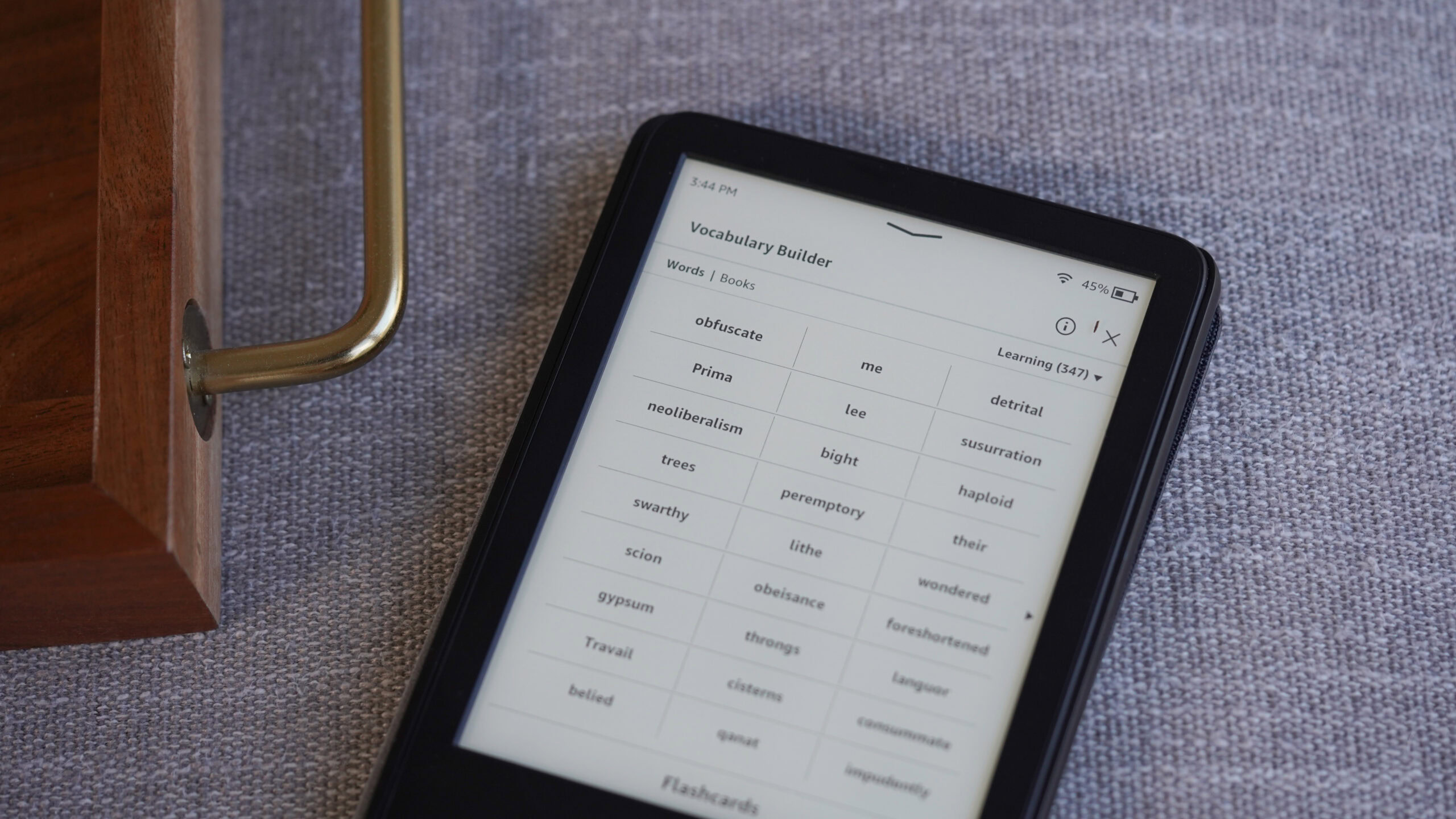 Um Kindle exibe as palavras de vocabulário de um usuário.