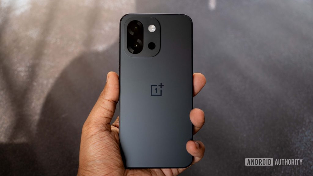 O OnePlus 15T favorável ao bolso poderia quase desafiar a física com uma bateria gigante