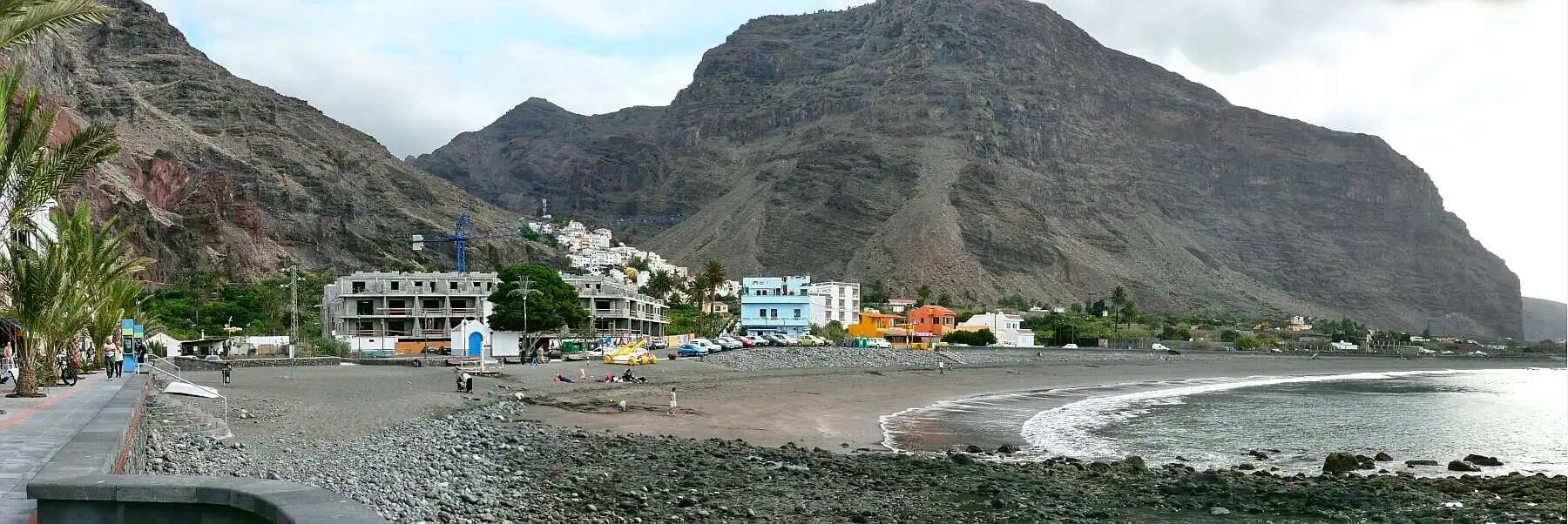 - Viagem de um dia a Tenerife para La Gomera: passeios pelas ilhas até Whistling Isle A praia de Valle Gran Rey em La Gomera, Espanha.