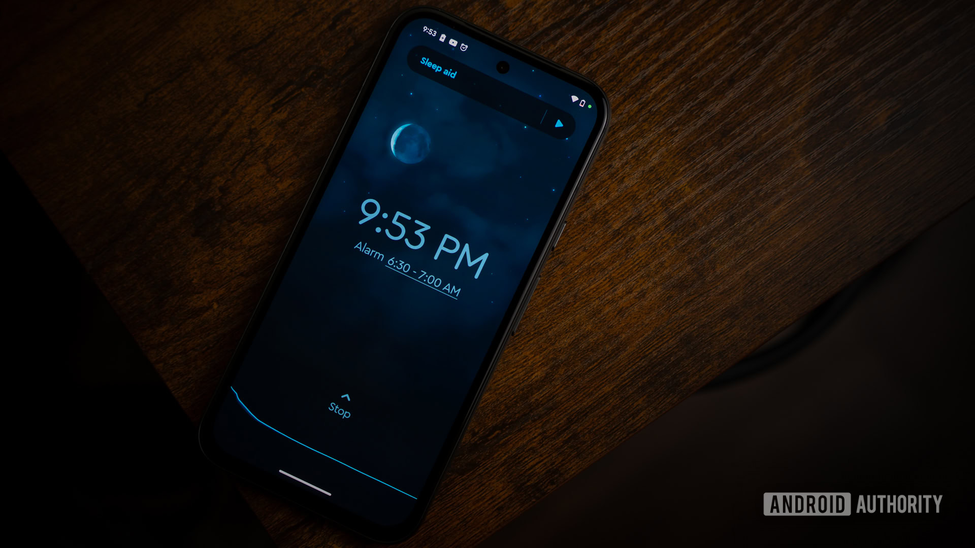 Aplicativo Sleep Cycle no smartphone na mesa de cabeceira (5)