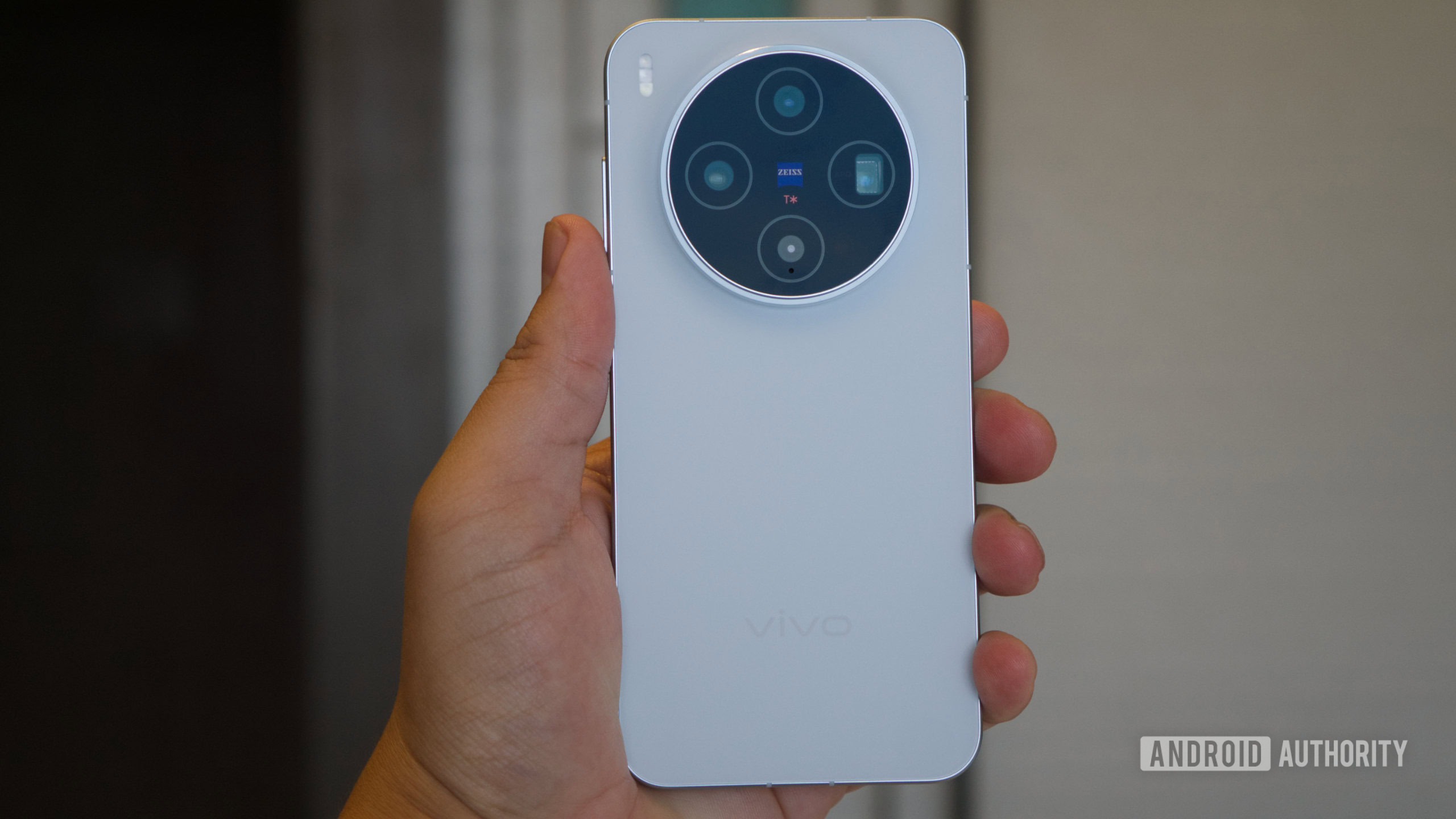 Modelo padrão vivo X300 em mãos