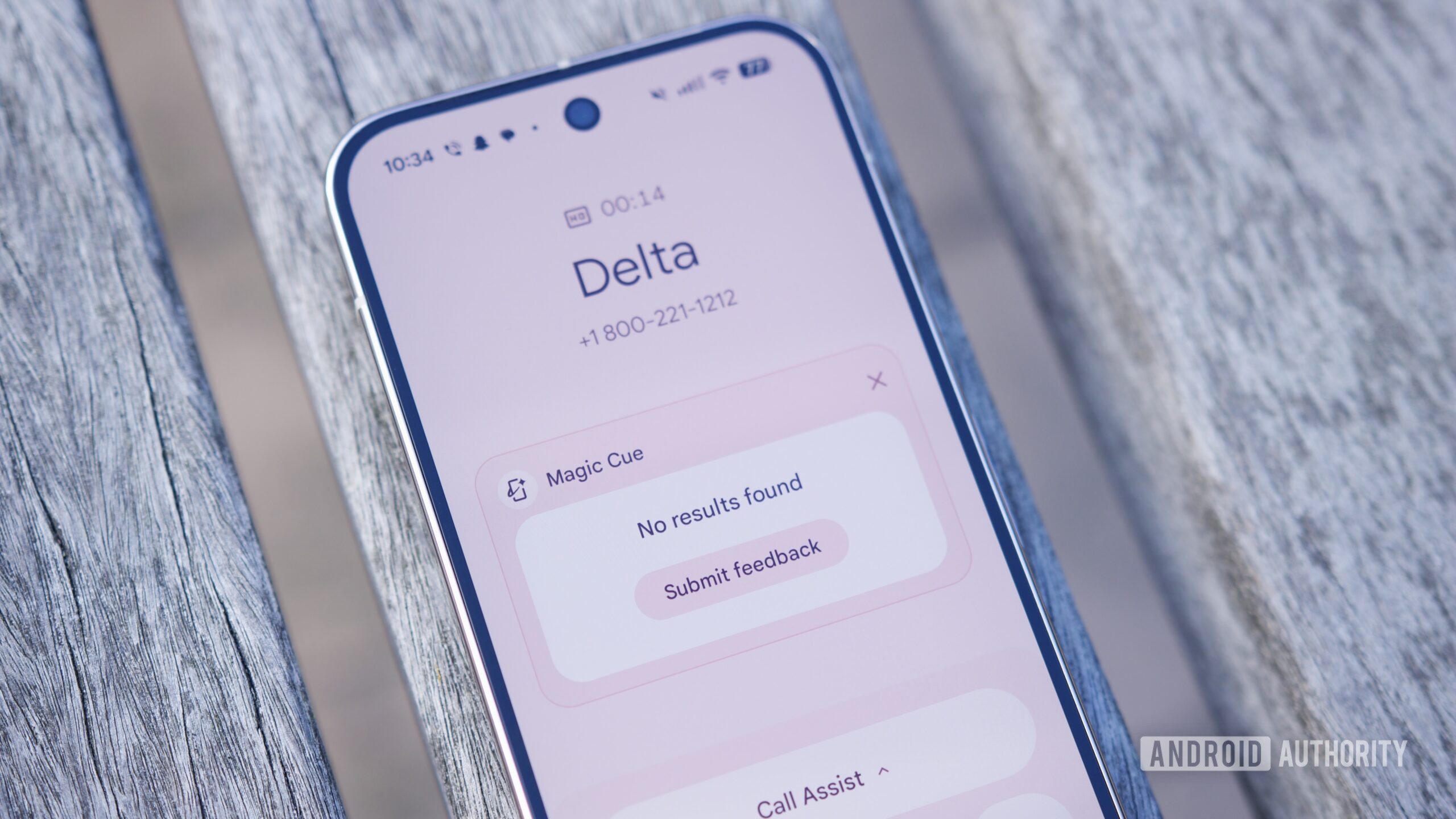 Pop-up Magic Cue durante uma chamada no Google Pixel 10 Pro.