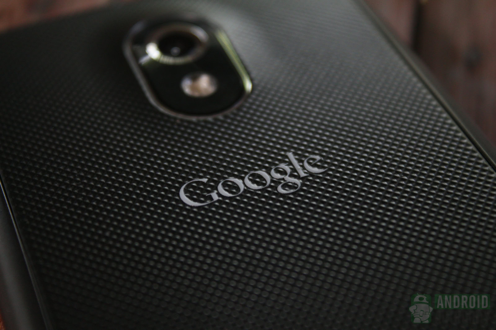 A parte traseira do Galaxy Nexus.