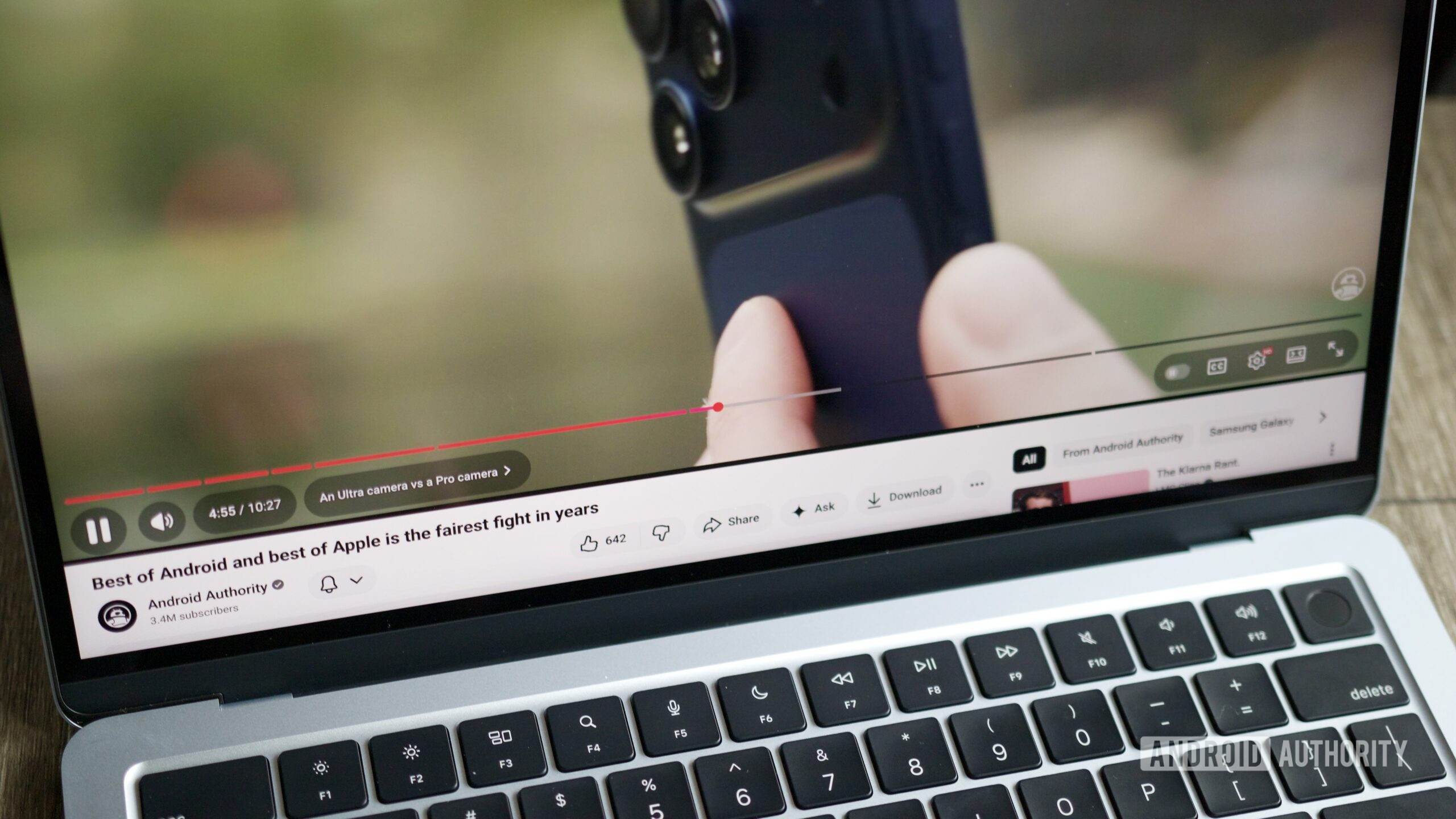 Uma foto da nova IU de reprodução do YouTube em outubro de 2025.