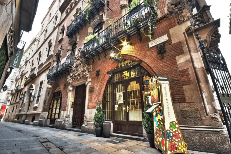 Barcelona quando chove - Coisas para fazer em Barcelona quando chove Restaurante Els 4Gats em Barcelona, Espanha